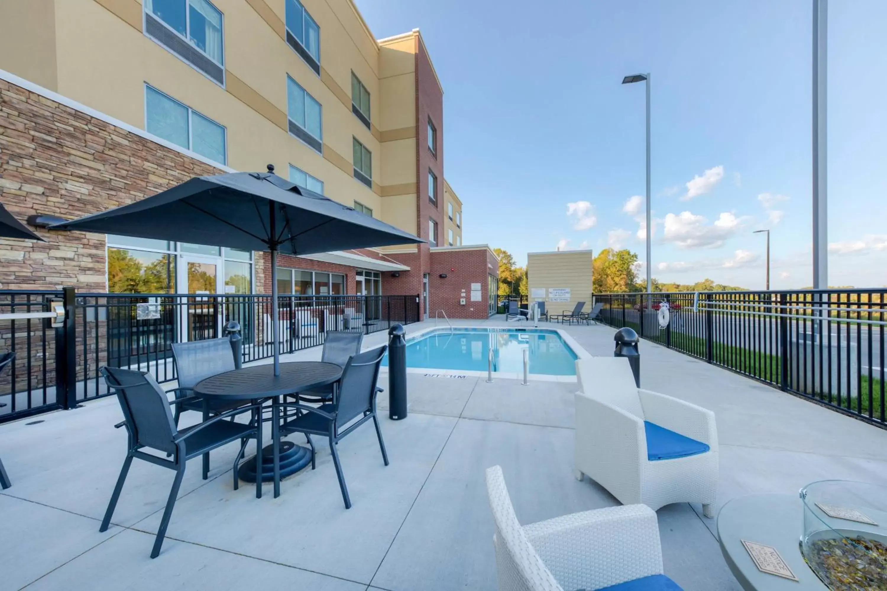 Swimming pool in Fairfield Inn & Suites by Marriott Charlotte Belmont