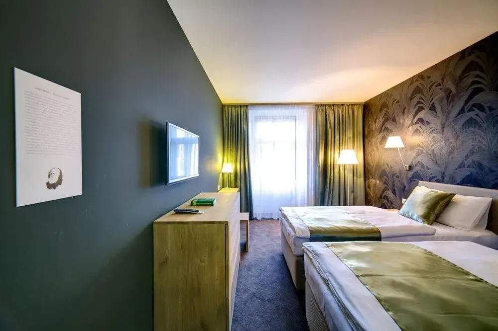 Bed in Hotel Restaurant Darwin