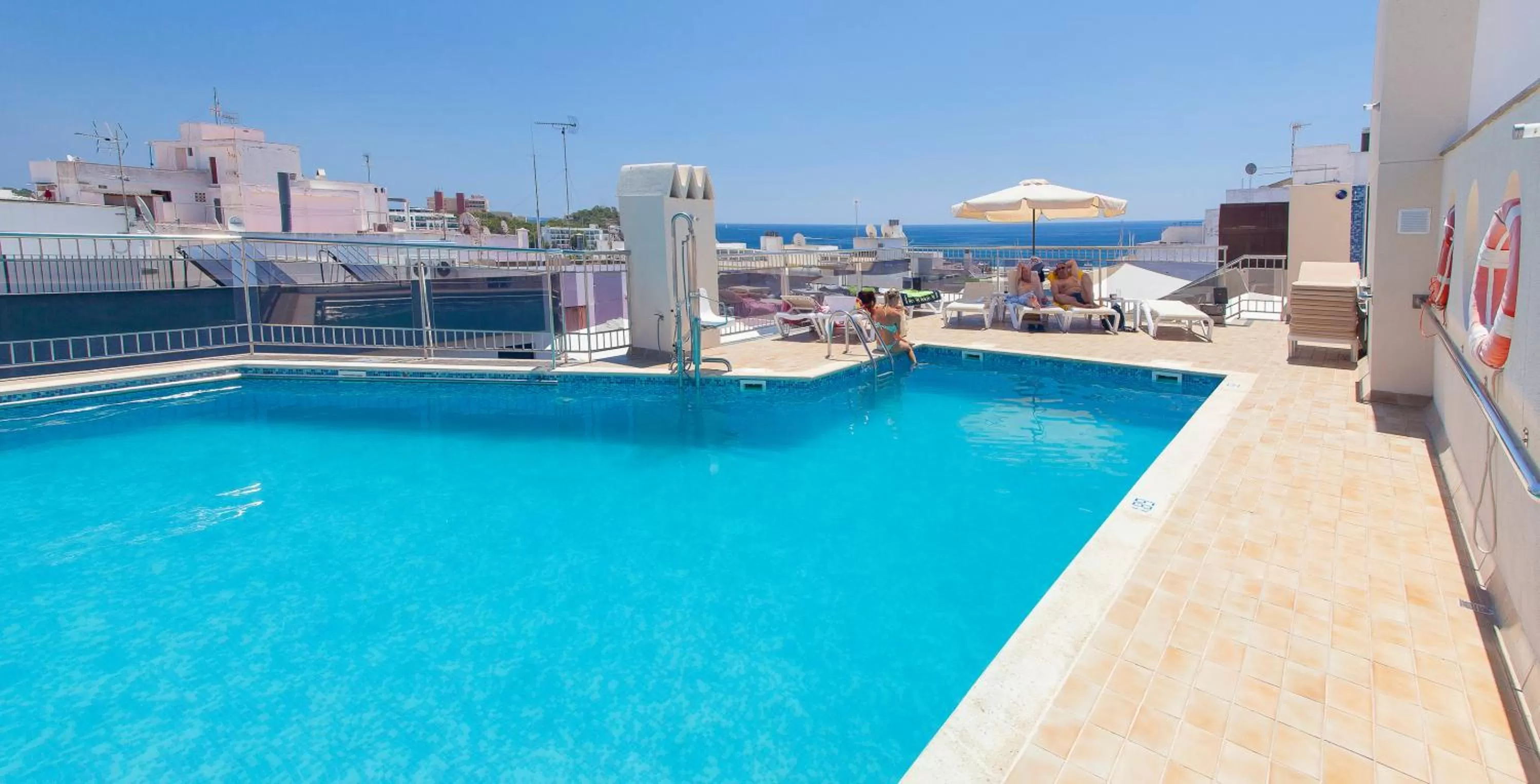 Swimming pool in Aparthotel Duquesa Playa