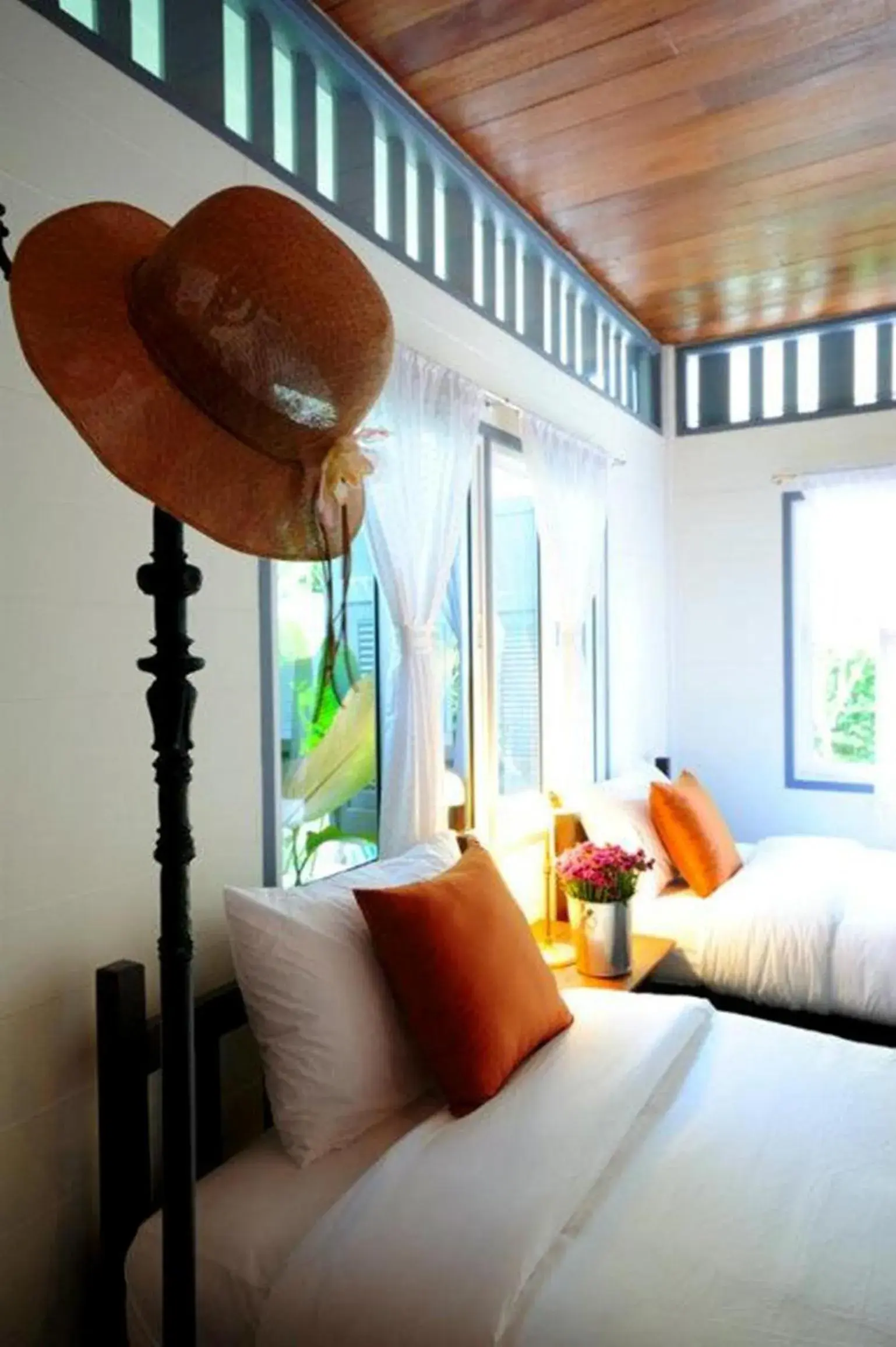 Photo of the whole room, Bed in Baan Noppawong