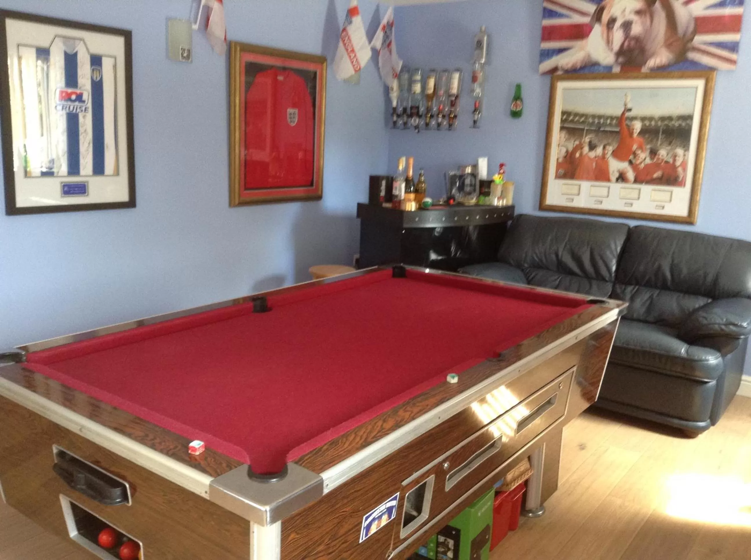 Property building, Billiards in B&B Dorwyn Manor
