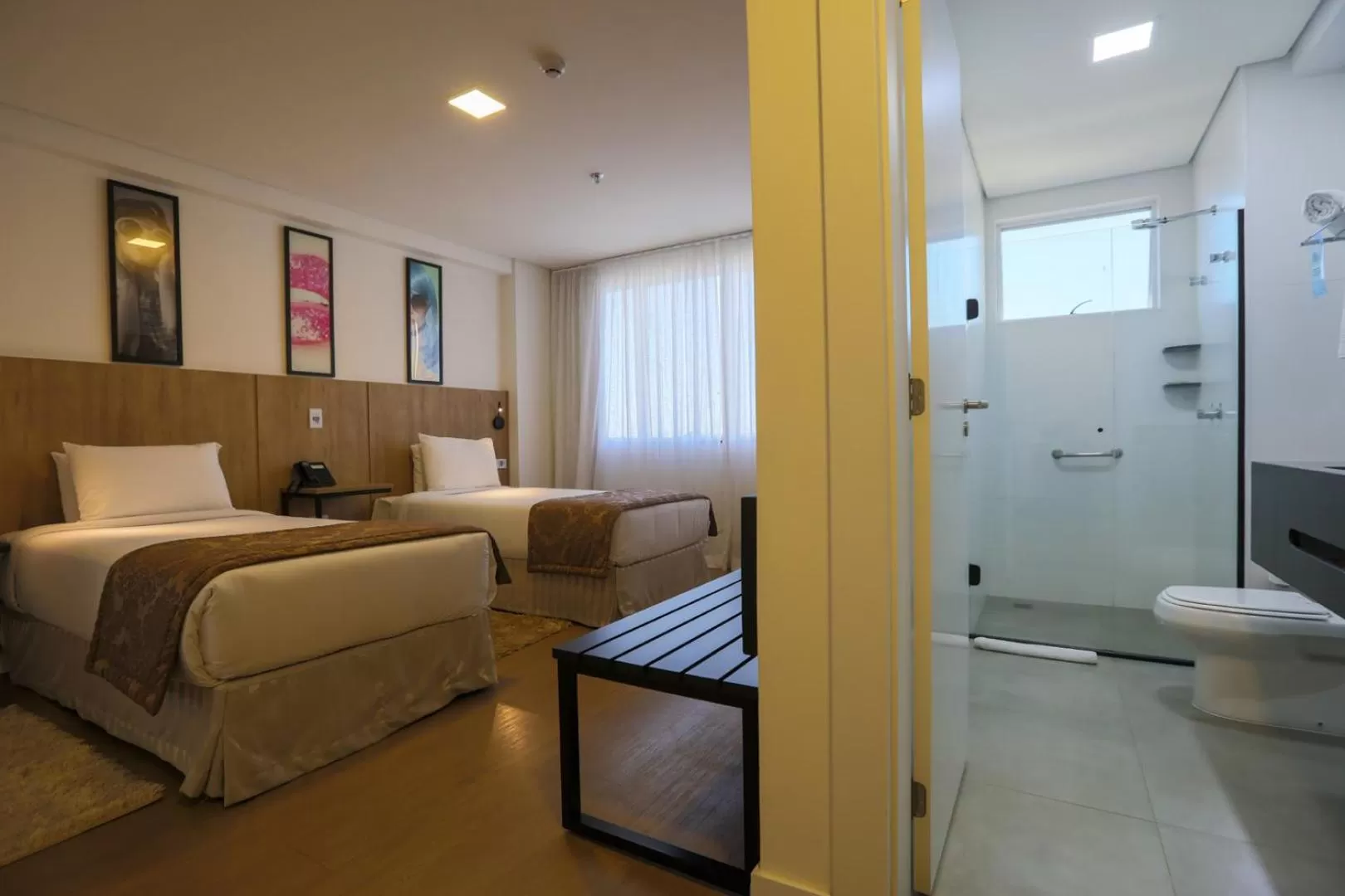 Bathroom, Bed in Transamerica Executive Maringá