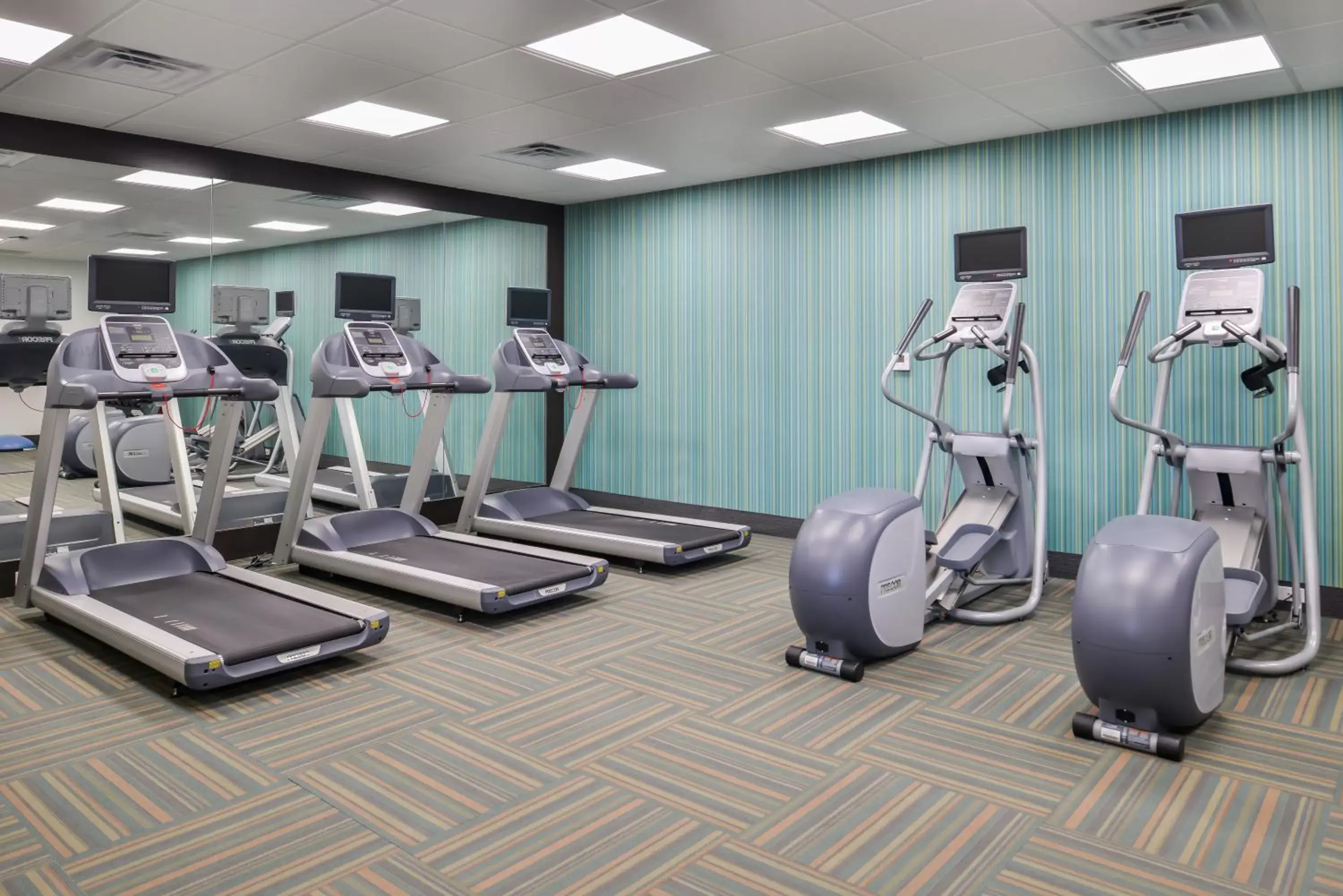 Fitness centre/facilities, Fitness Center/Facilities in Holiday Inn Express & Suites - Kansas City - Lee's Summit, an IHG Hotel