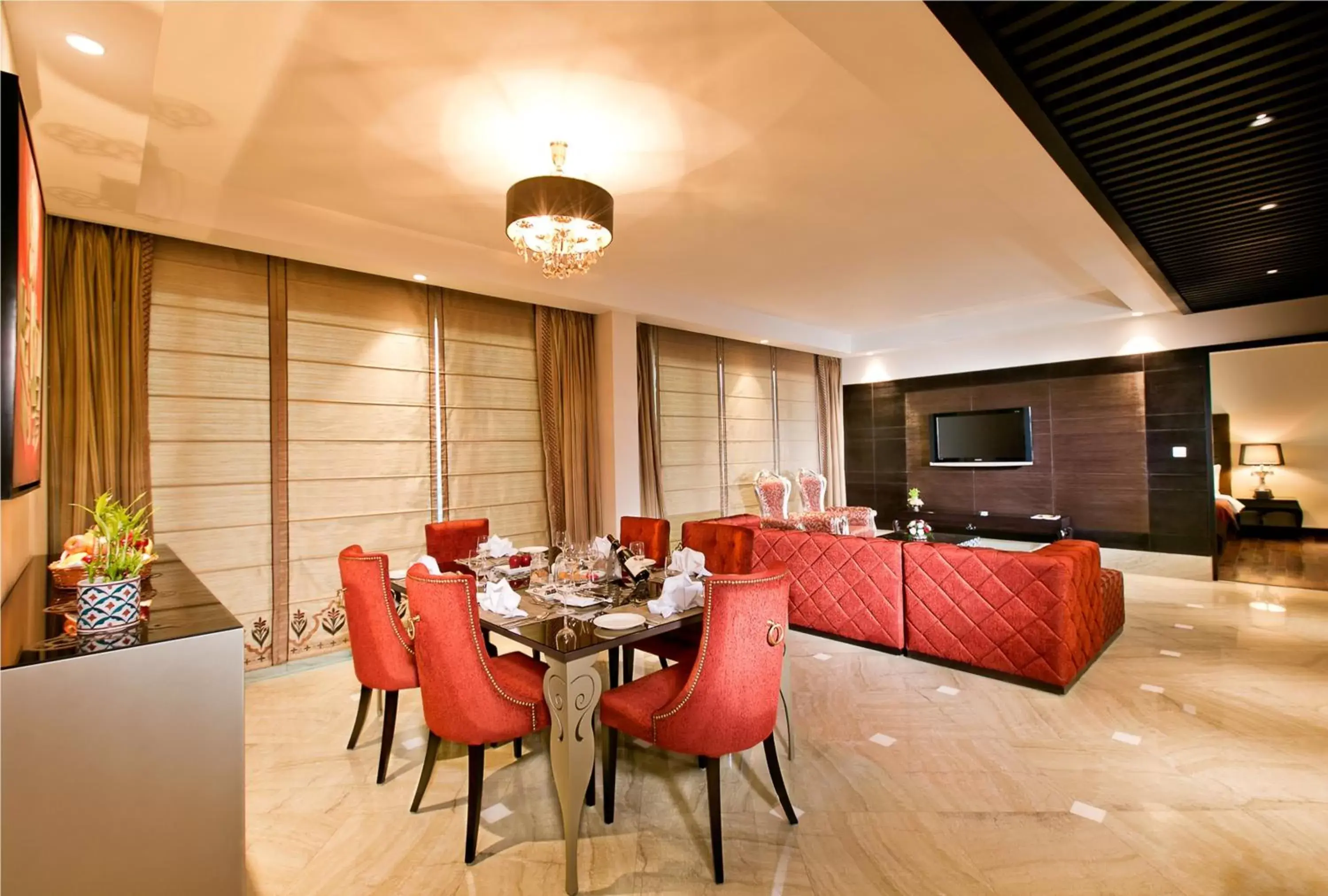 Living room, Dining Area in The Lalit Jaipur