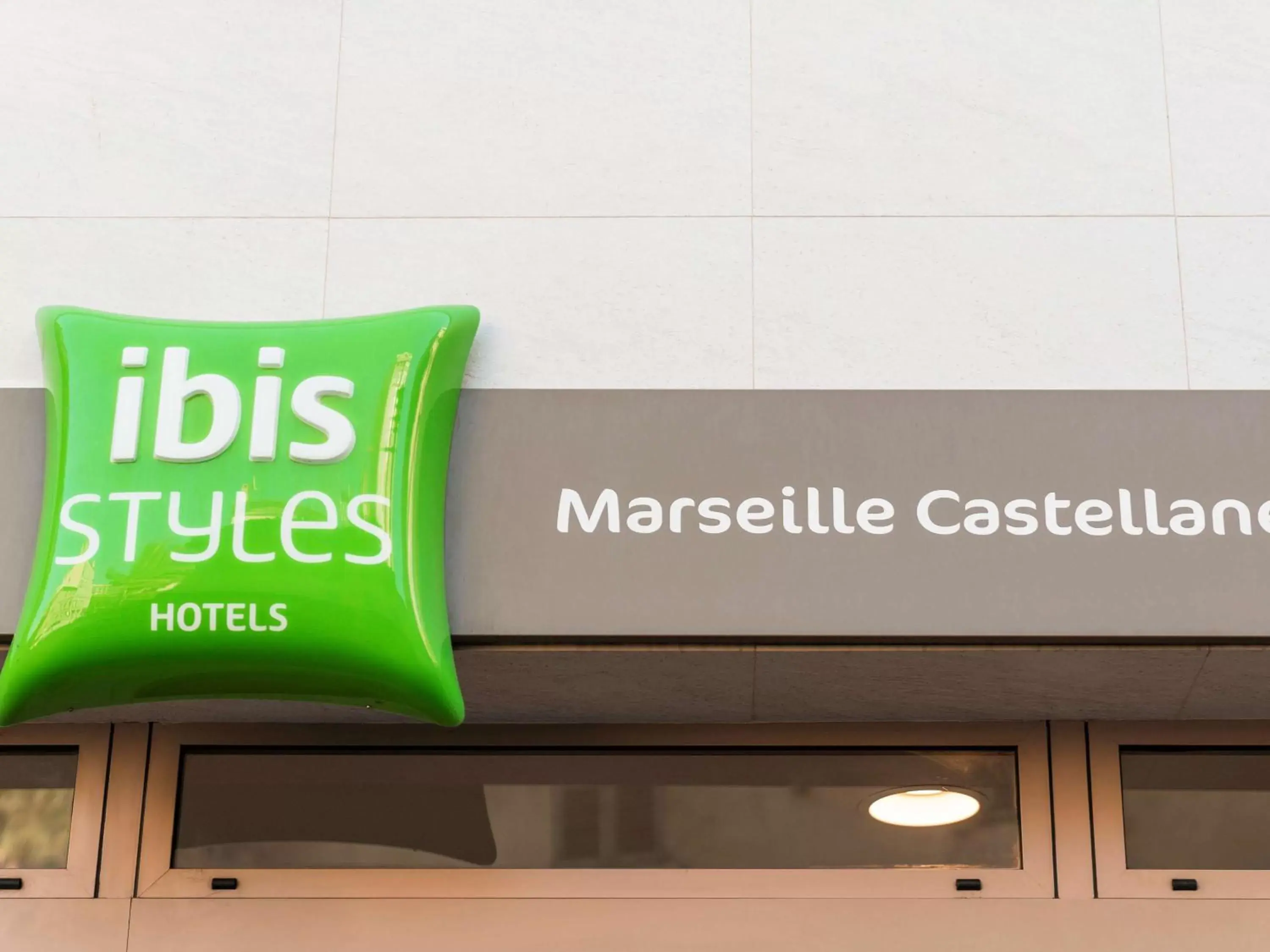 Property building, Property Logo/Sign in ibis Styles Marseille Centre Prado Castellane