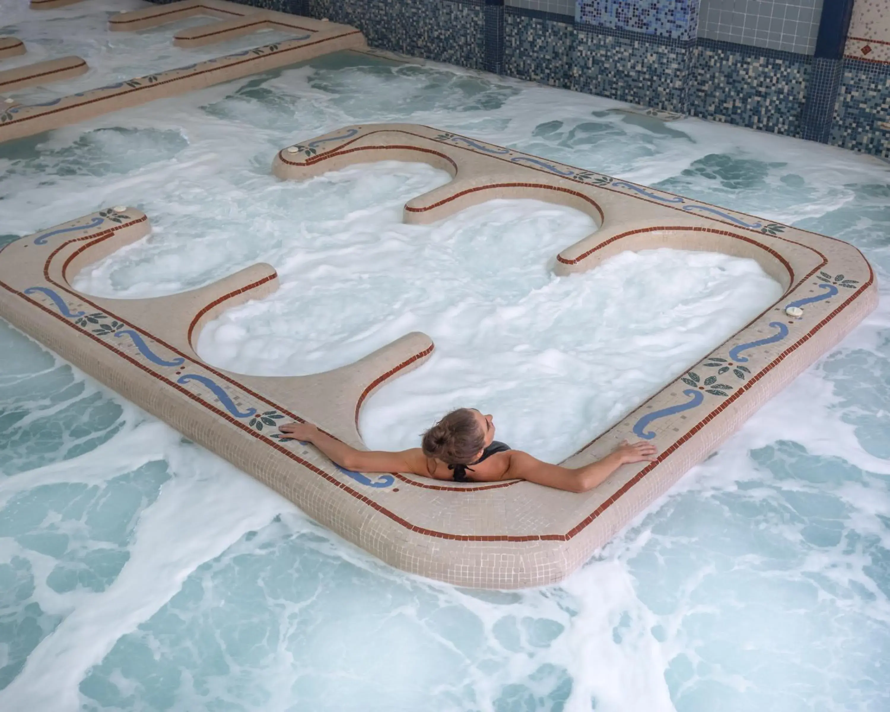 Hot Tub, Swimming Pool in The Cascades Golf Resort, Spa & Thalasso