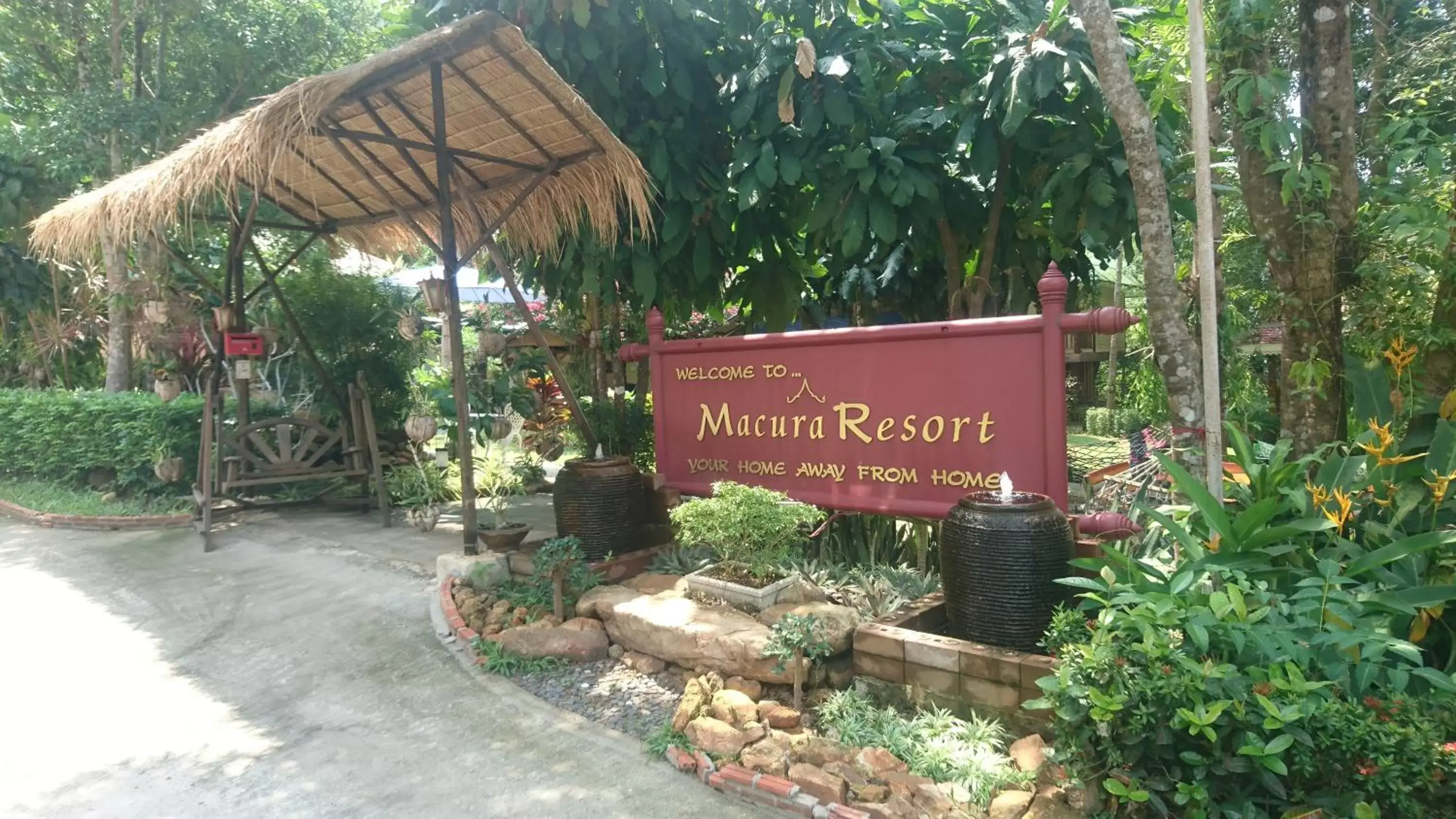 Facade/entrance in Macura Resort