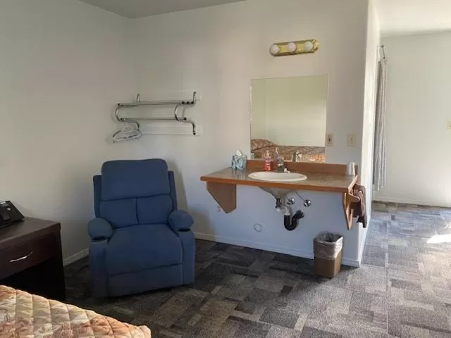 Seating area in Americas Best Value Inn