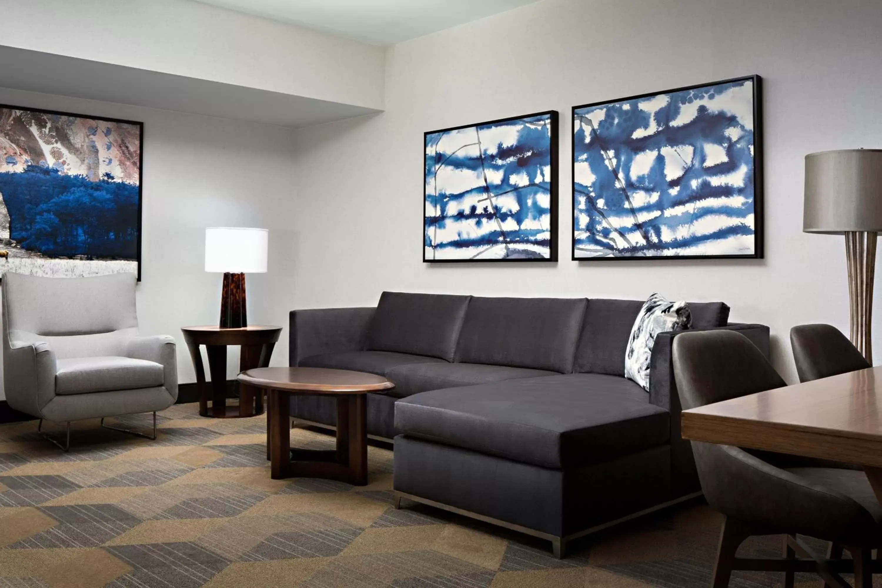 Living room, Seating Area in Sheraton Dallas Hotel