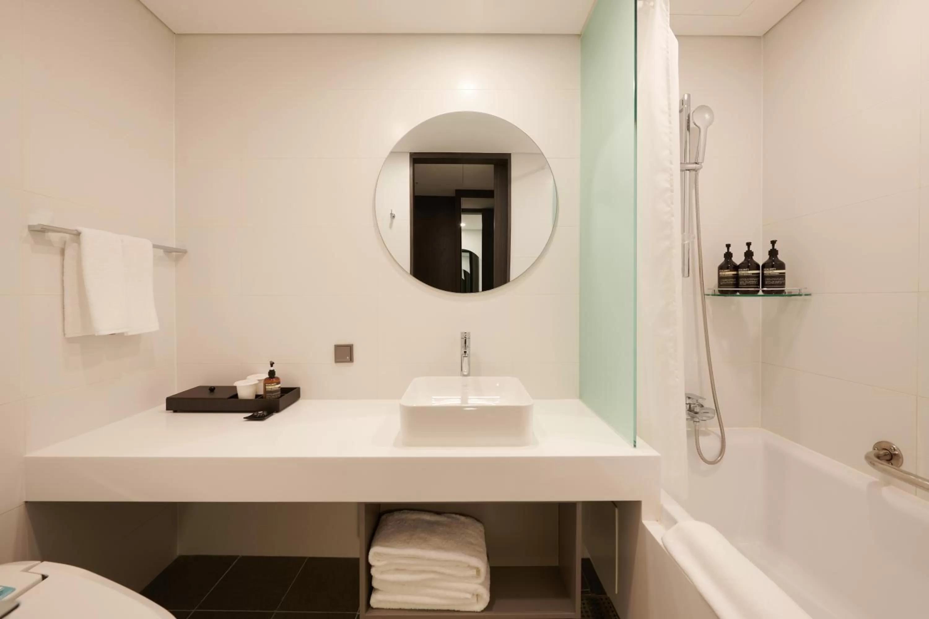 Bathroom in Nine Tree by Parnas Seoul Pangyo