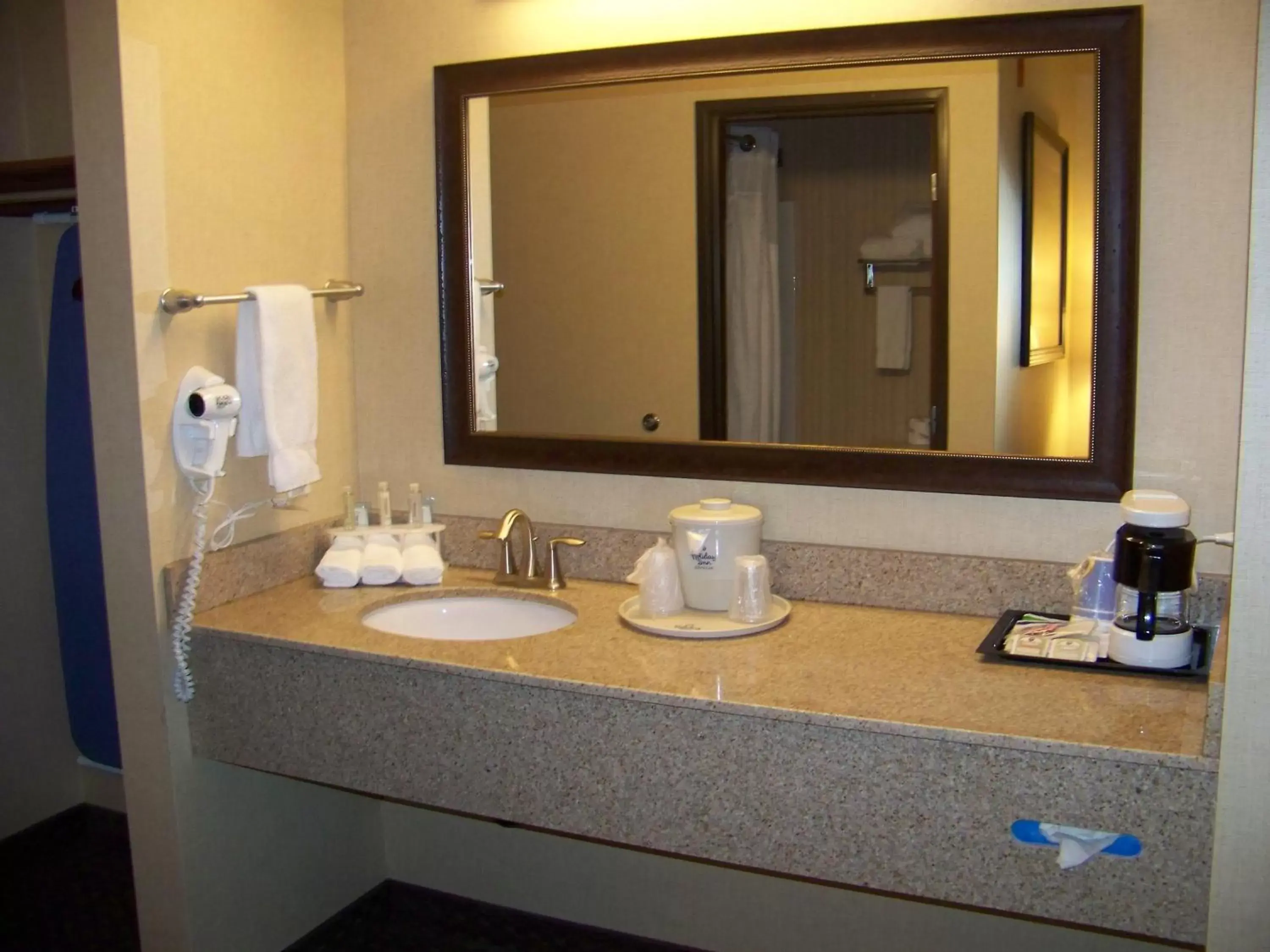 Bathroom in Holiday Inn Express Hotel & Suites Portland - Jantzen Beach, an IHG Hotel