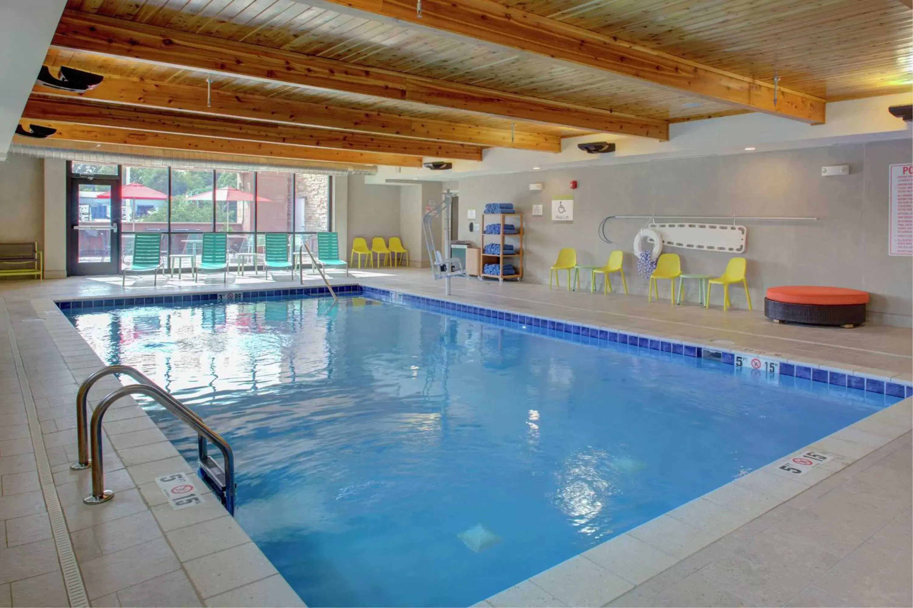 Pool view, Swimming Pool in Home2 Suites by Hilton Bloomington