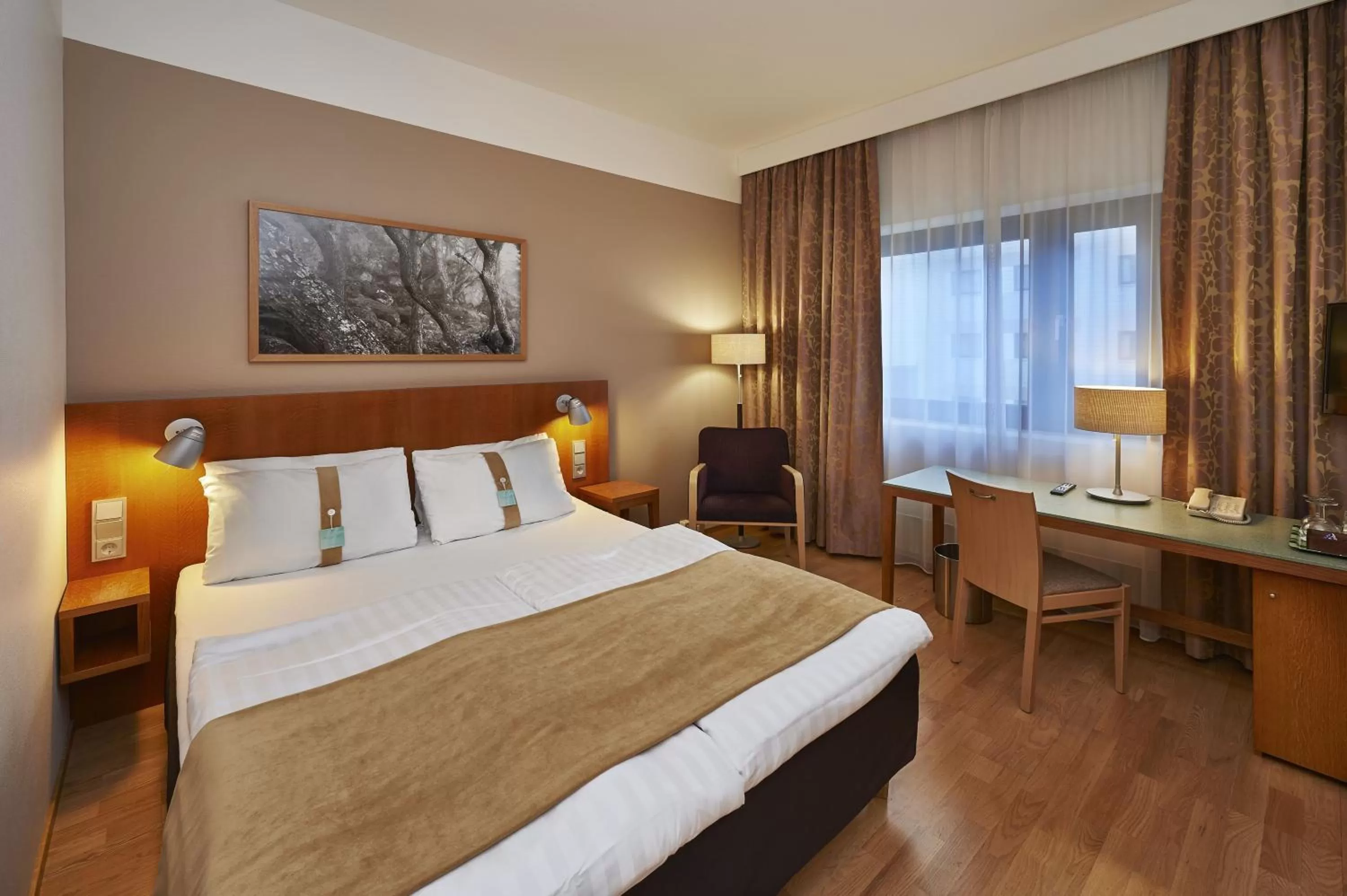 Photo of the whole room, Bed in Holiday Inn Helsinki-Vantaa Airport by IHG
