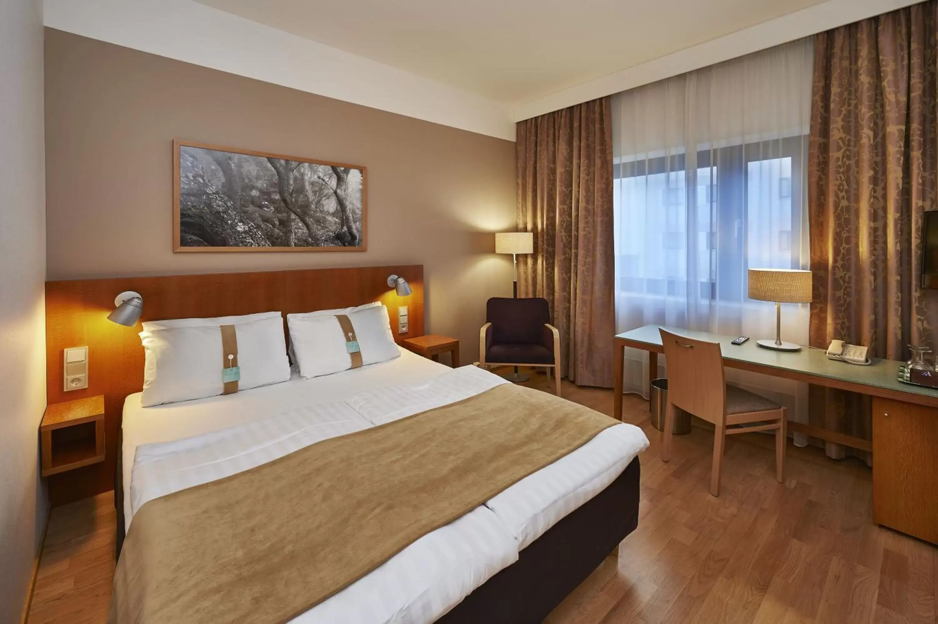 Photo of the whole room, Bed in Holiday Inn Helsinki-Vantaa Airport, an IHG Hotel