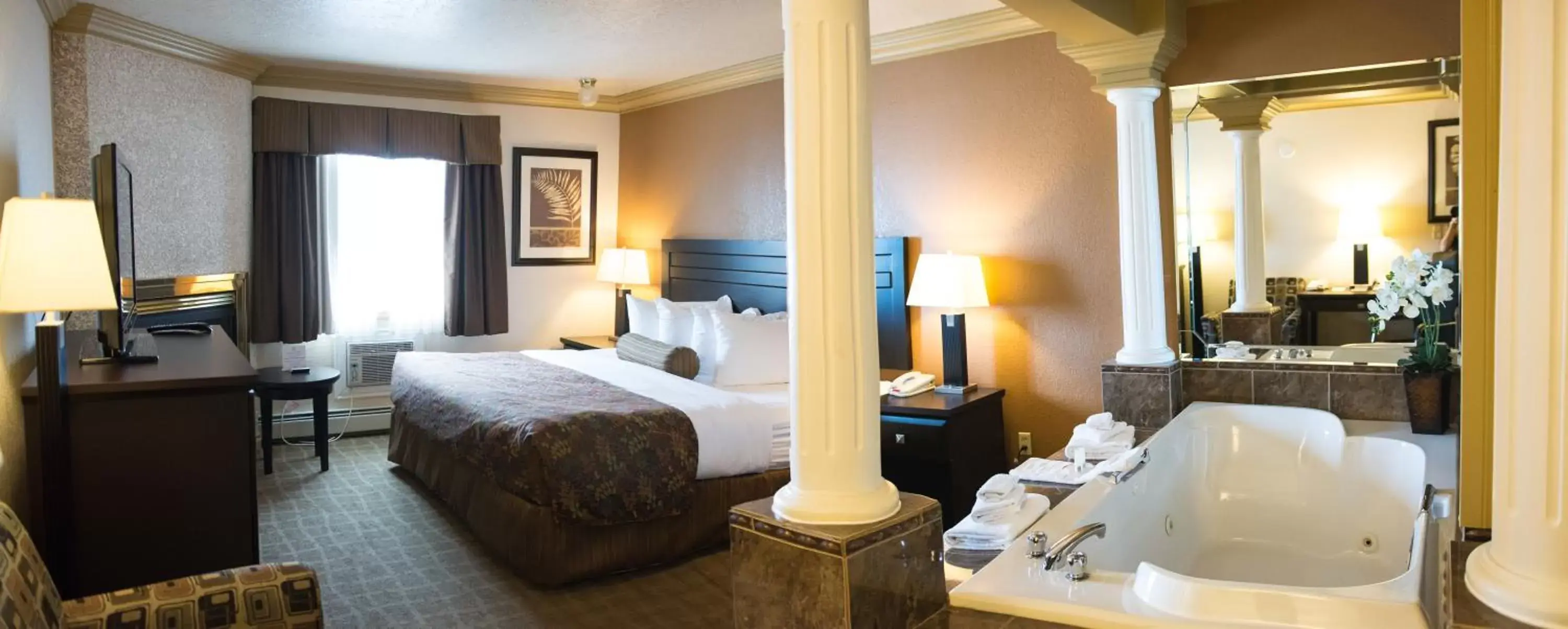 Bed in Days Inn by Wyndham High Level Bed in Days Inn by Wyndham High Level