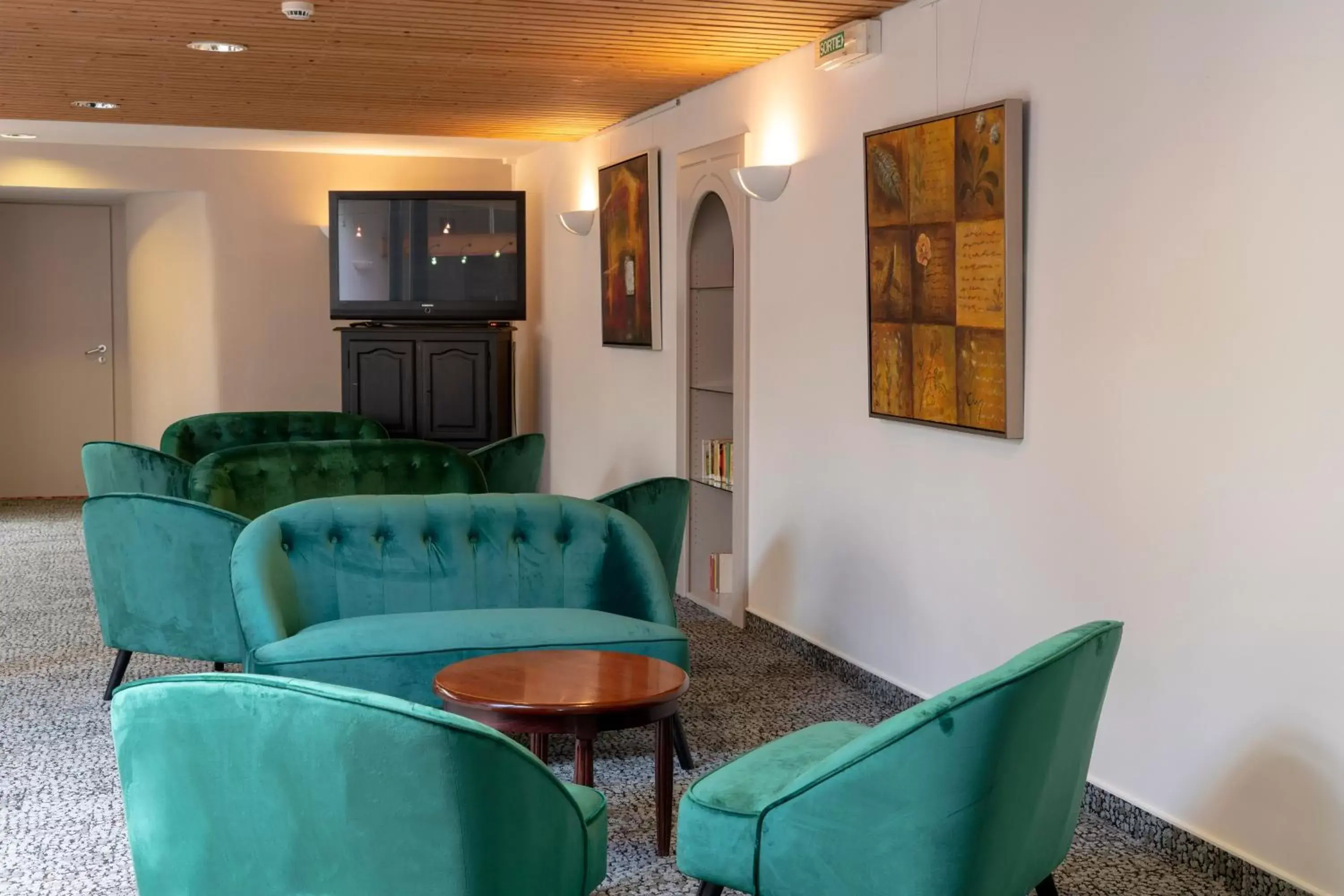 Lounge or bar in Hotel Majestic Alsace - Strasbourg Nord