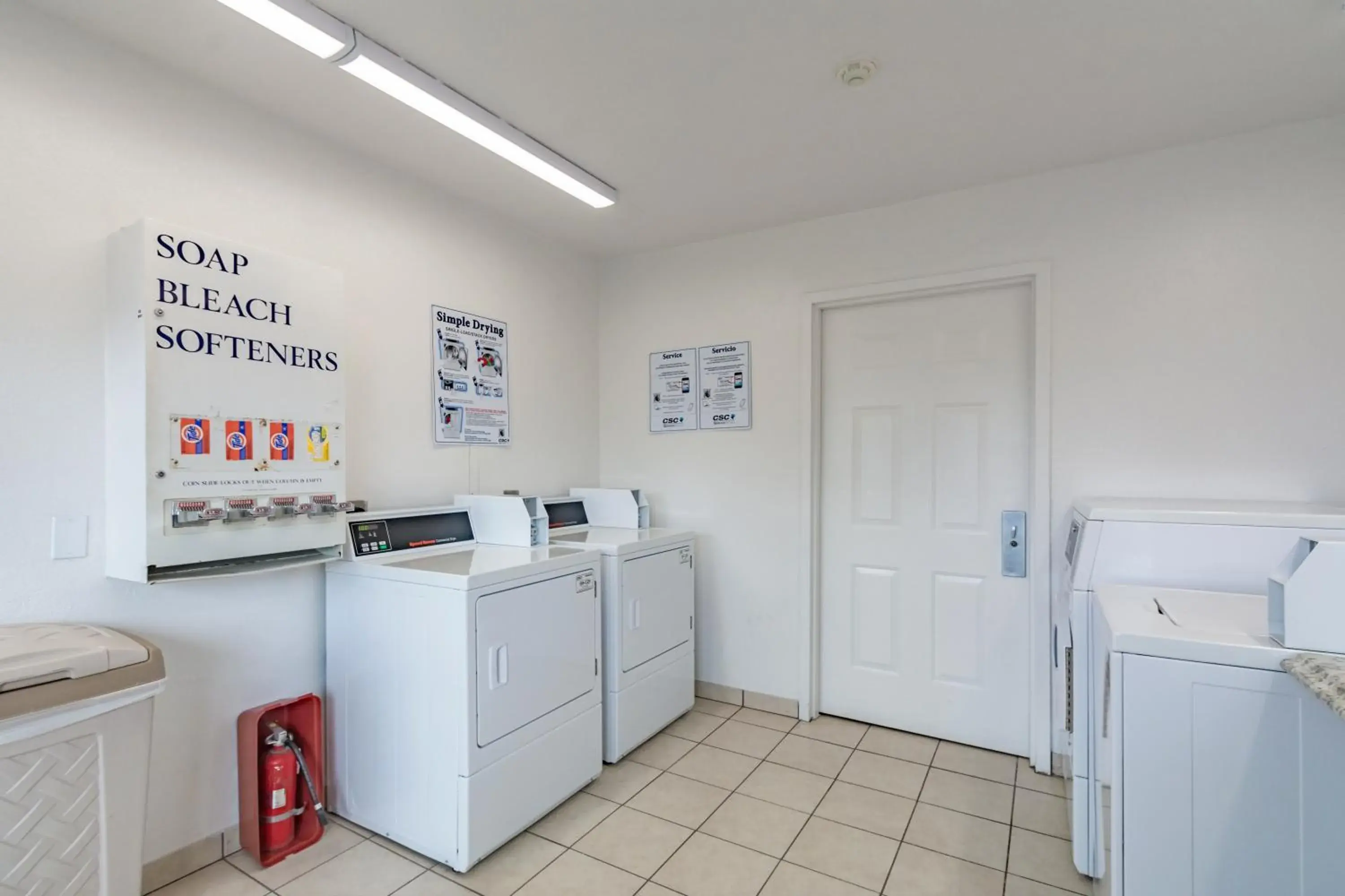 Property building, Kitchen/Kitchenette in Motel 6-Ft. Pierce, FL