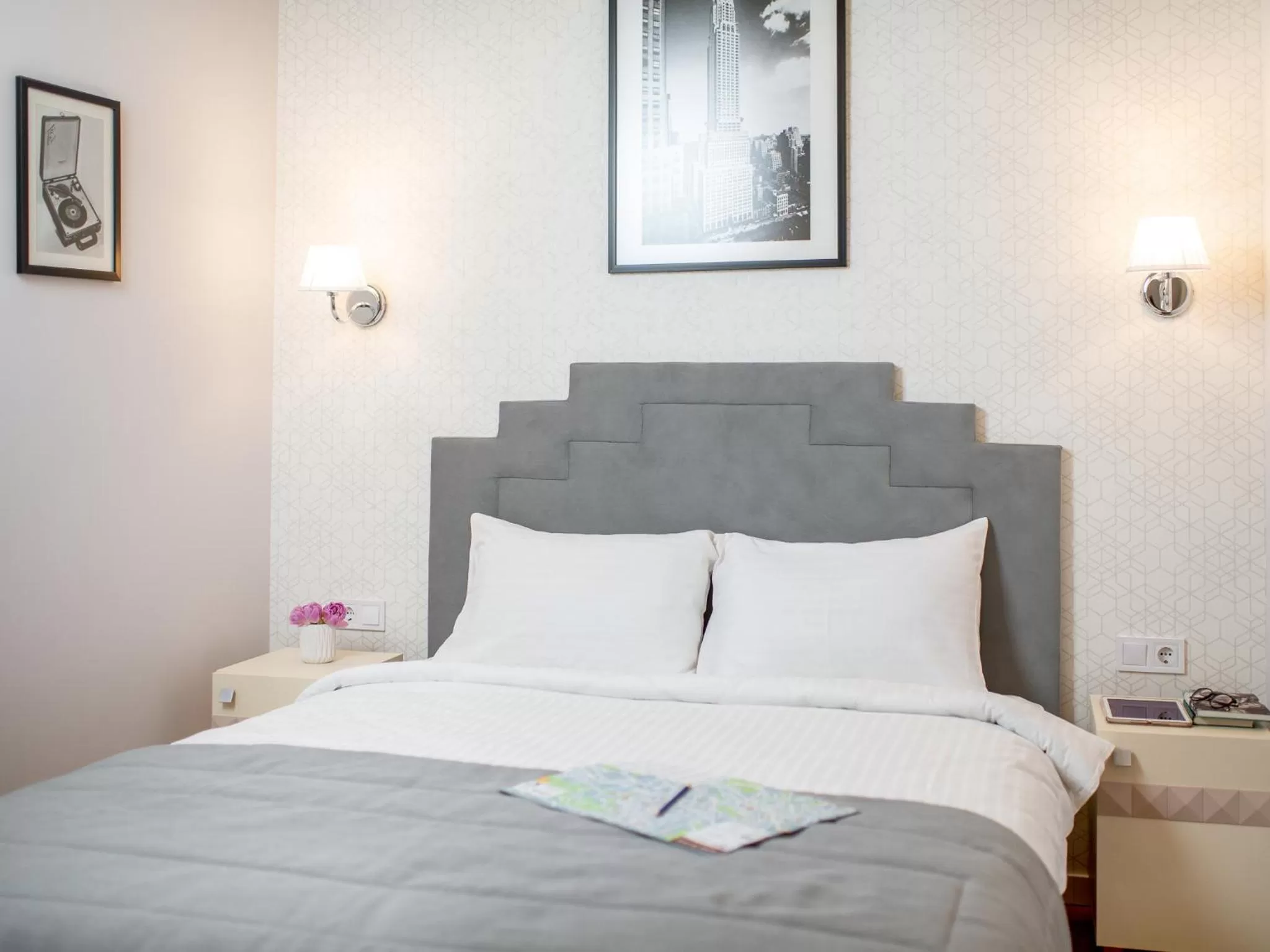 Bed in Art Deco Central Rooms