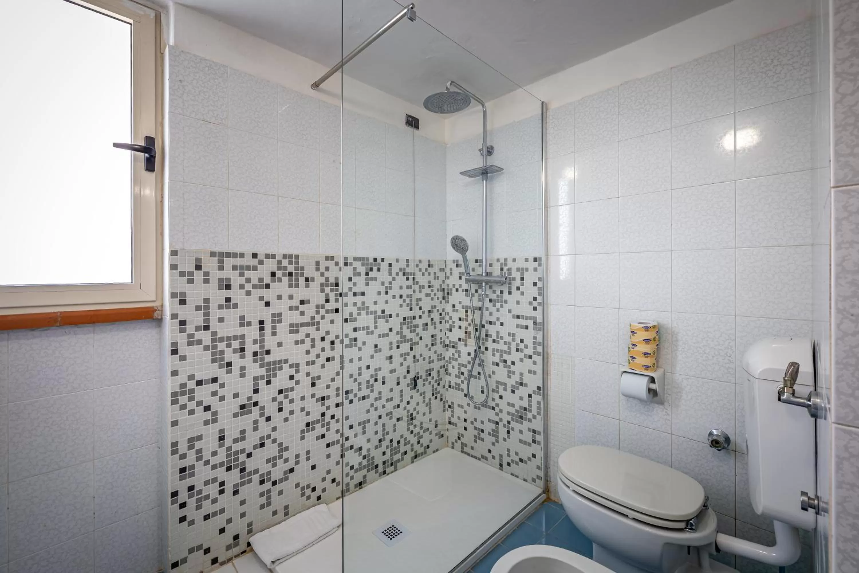 Toilet in HOTEL VENETO con accesso ZTL