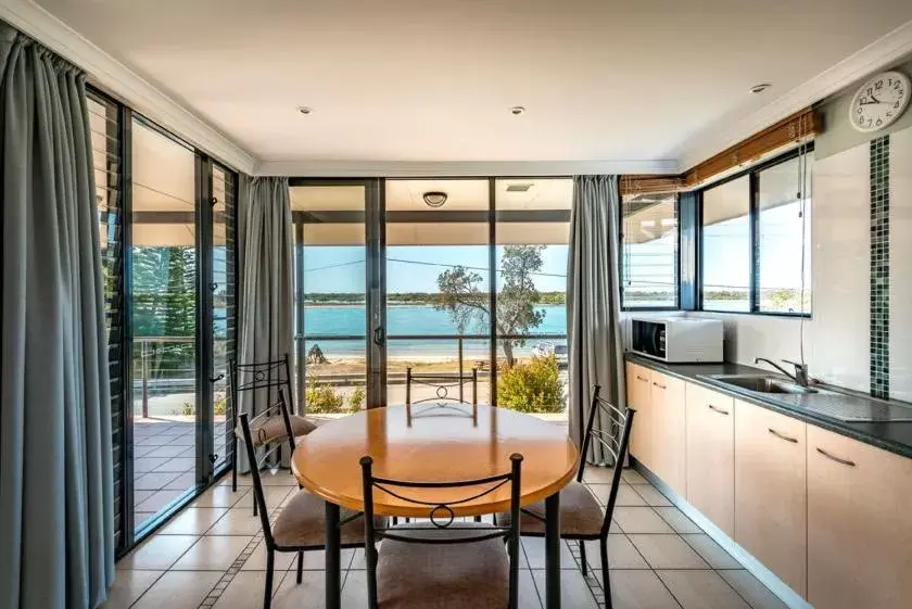 Day, Dining Area in Riverside Holiday Resort Urunga