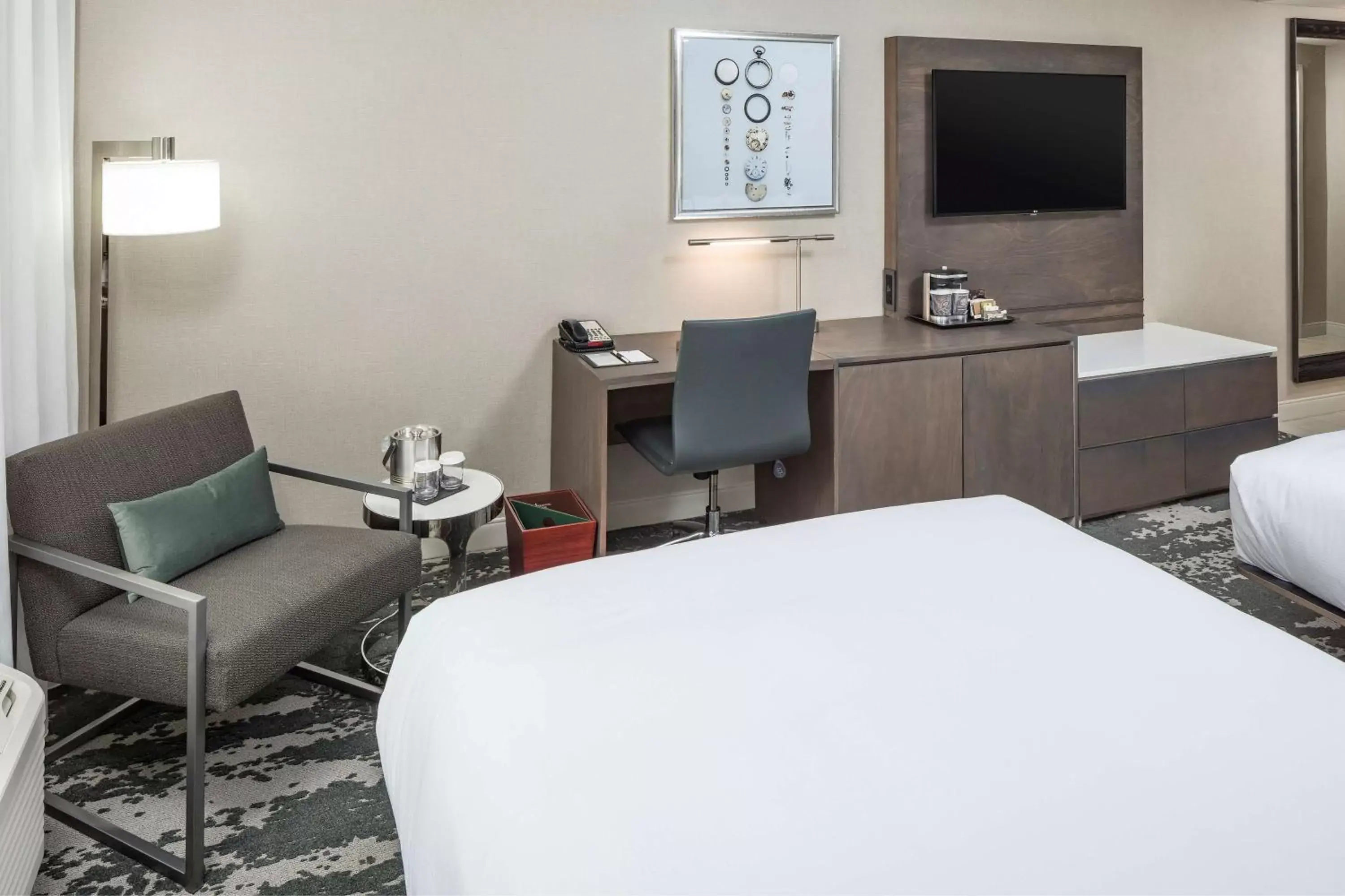 Bedroom, TV/Entertainment Center in DoubleTree by Hilton Boston Logan Airport Chelsea