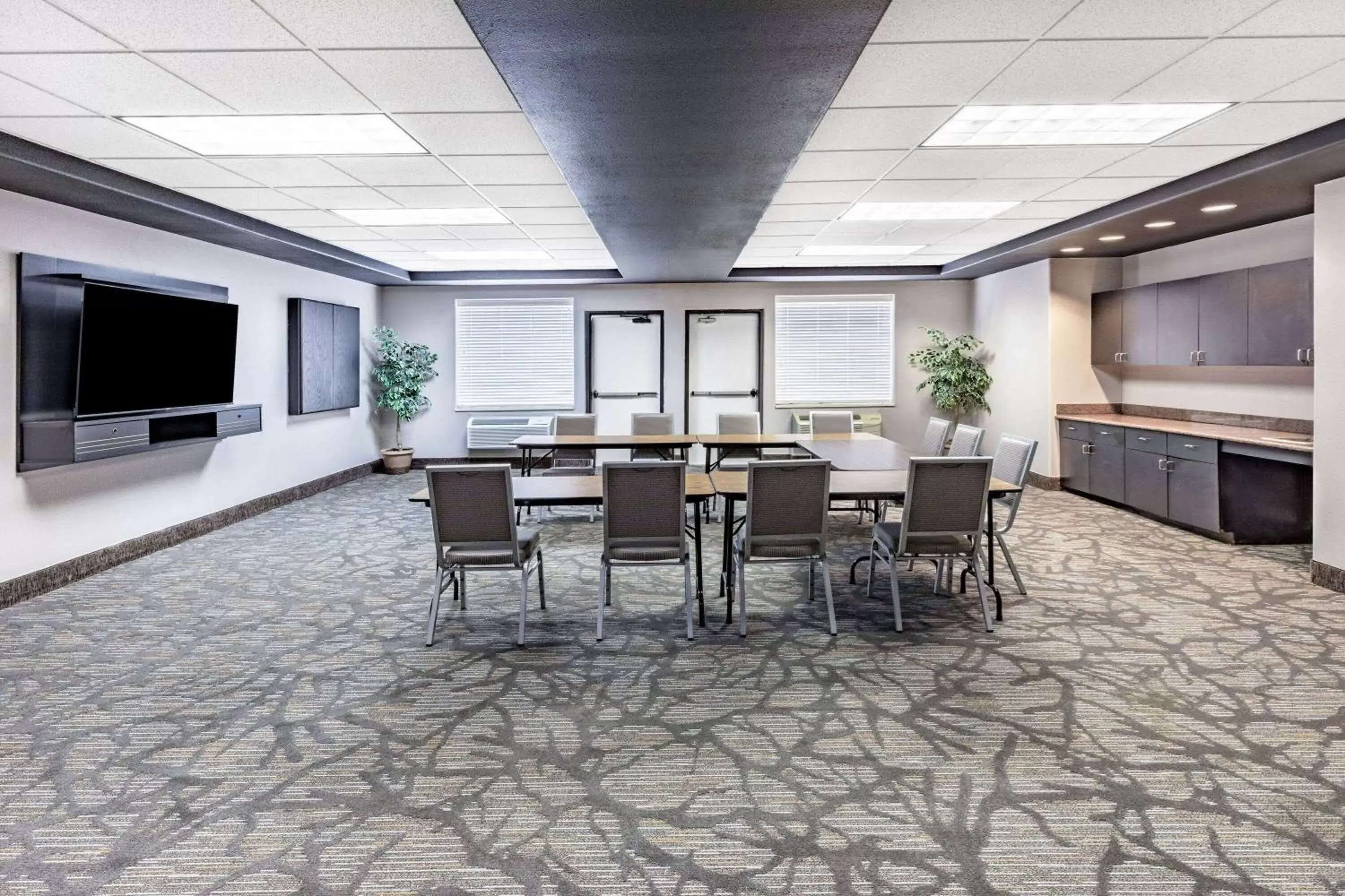 Meeting/conference room in Wingate by Wyndham Houston Bush Intercontinental Airport