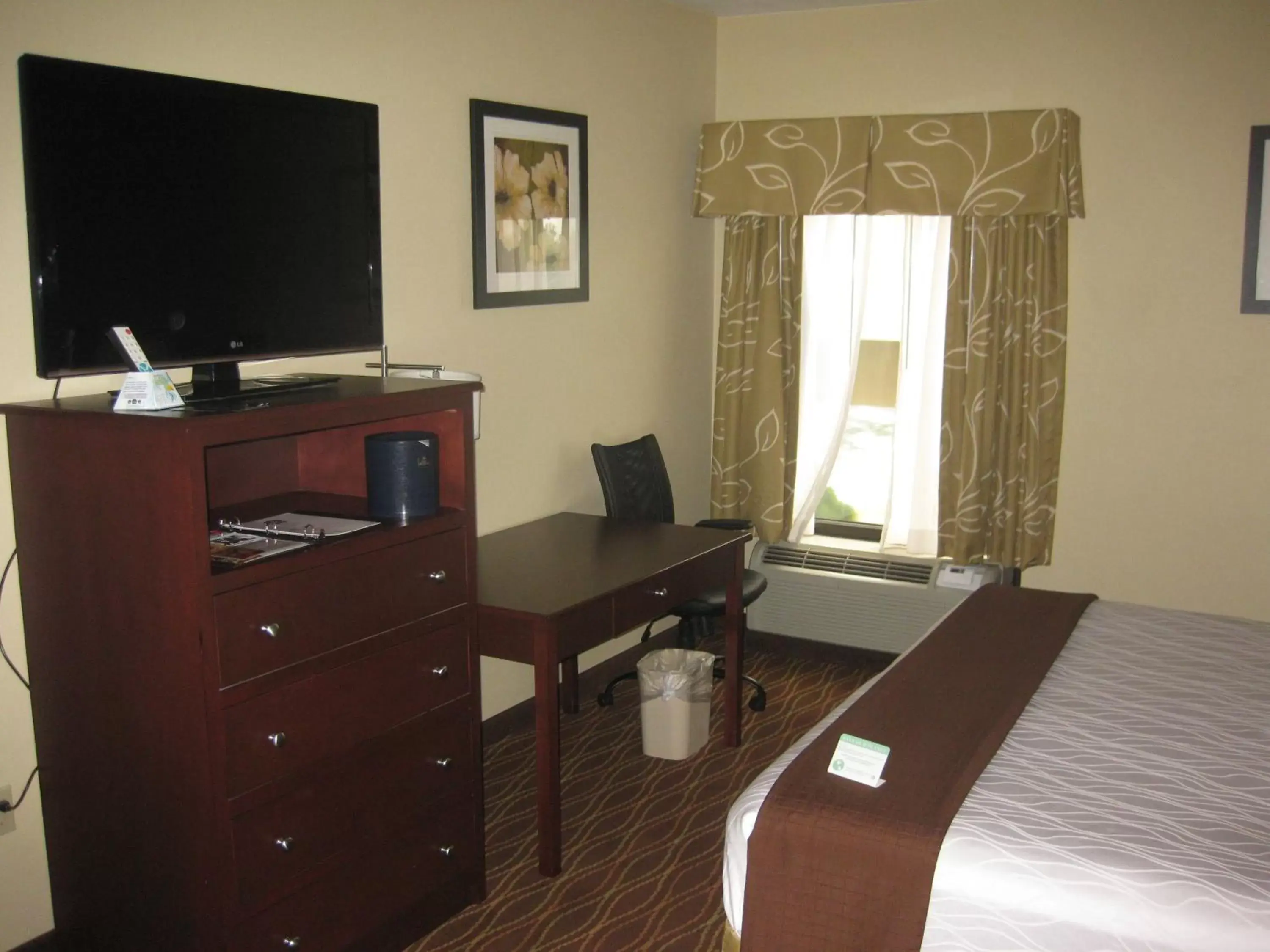 Bedroom, Room Photo in Best Western Plus Springfield Airport Inn