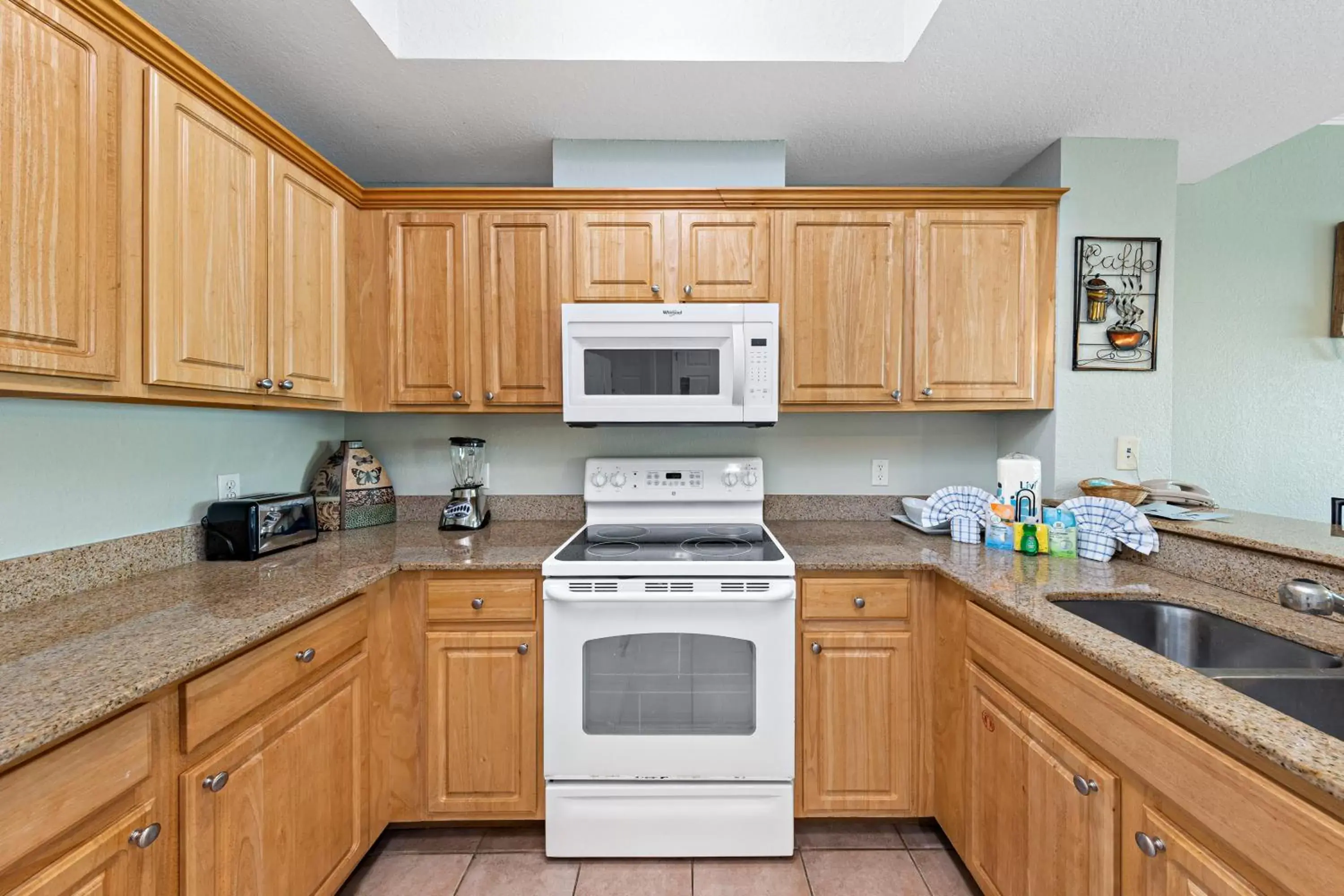 Kitchen or kitchenette, Kitchen/Kitchenette in Crystal Shores West 202