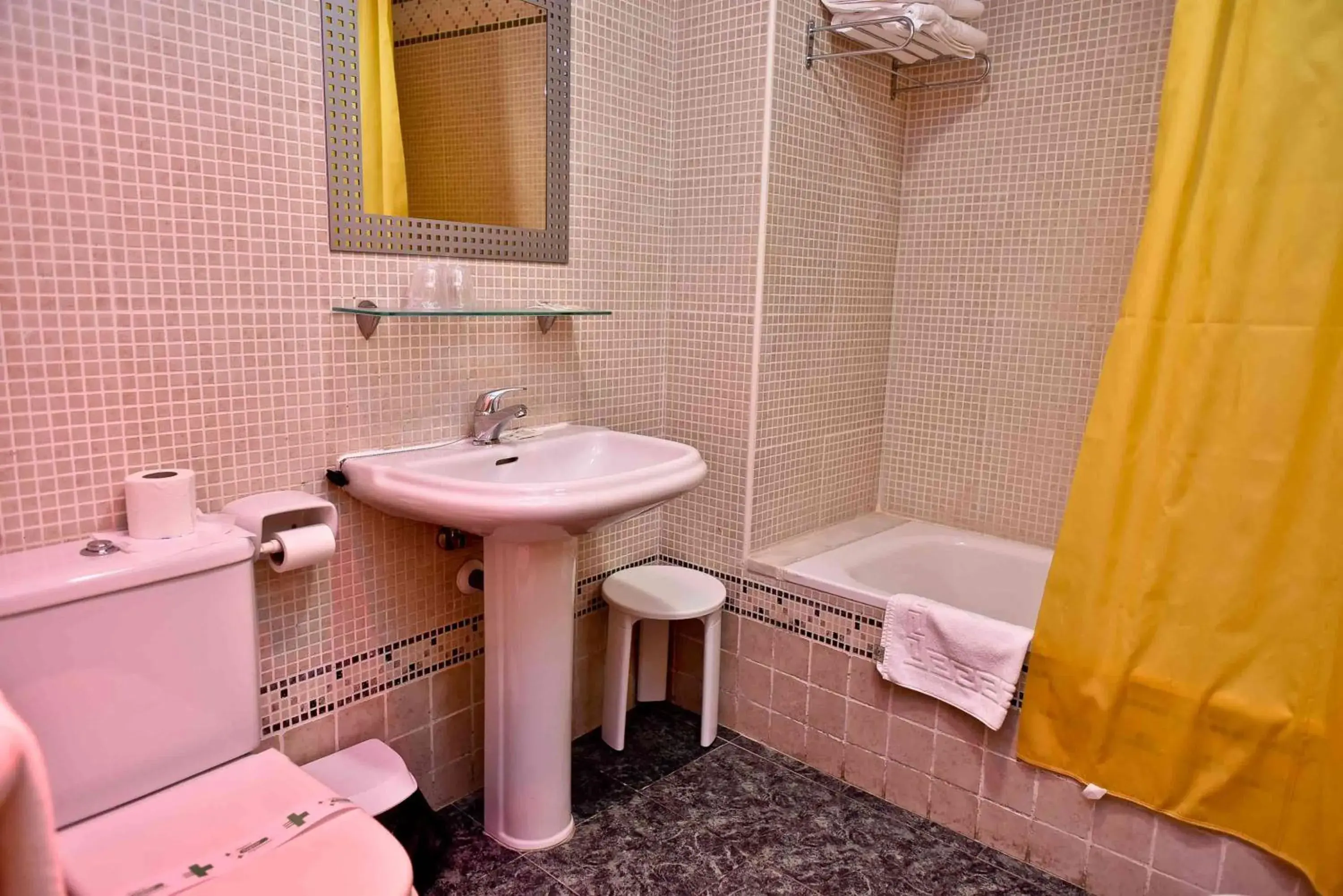 Bathroom in Hotel Adsubia