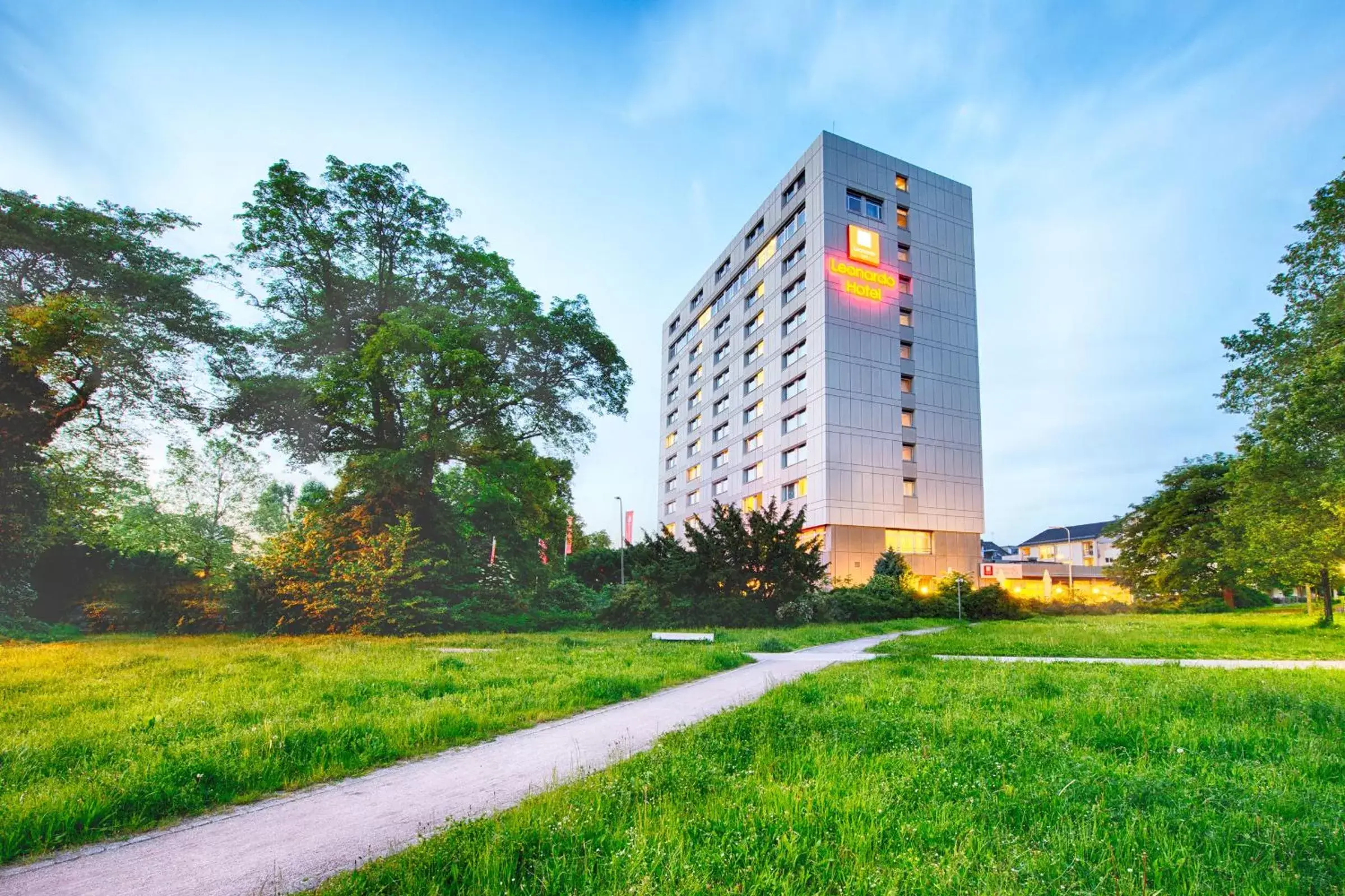 Property building, Garden in Leonardo Hotel Karlsruhe