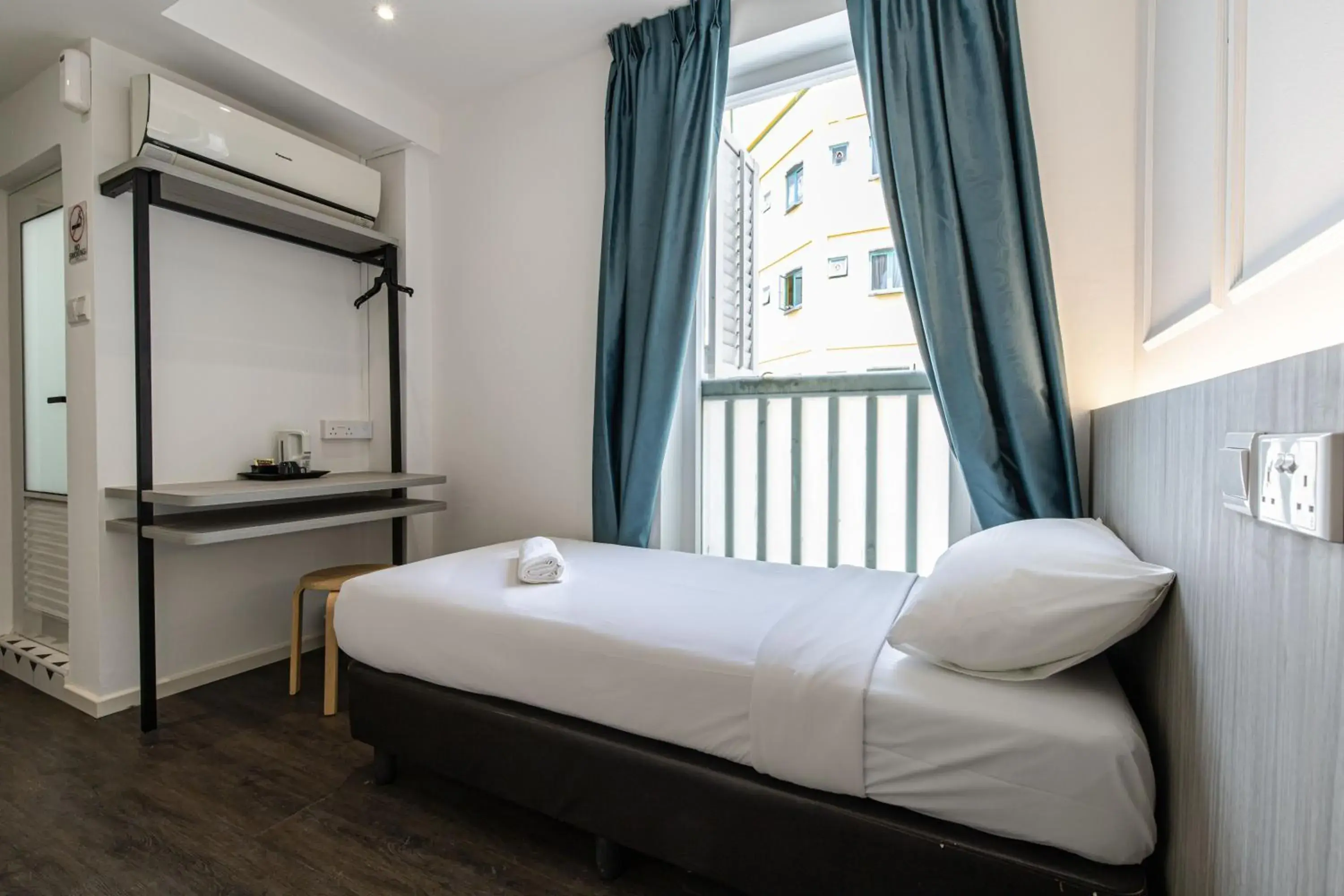 Bedroom, Bed in Philip Hotel
