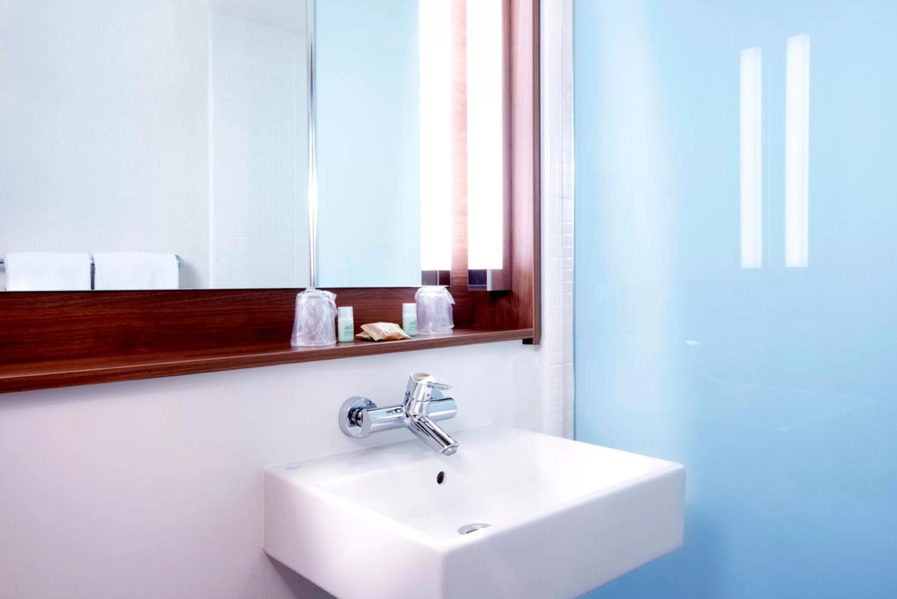 Bathroom in Campanile Lyon Dardilly Porte De Lyon