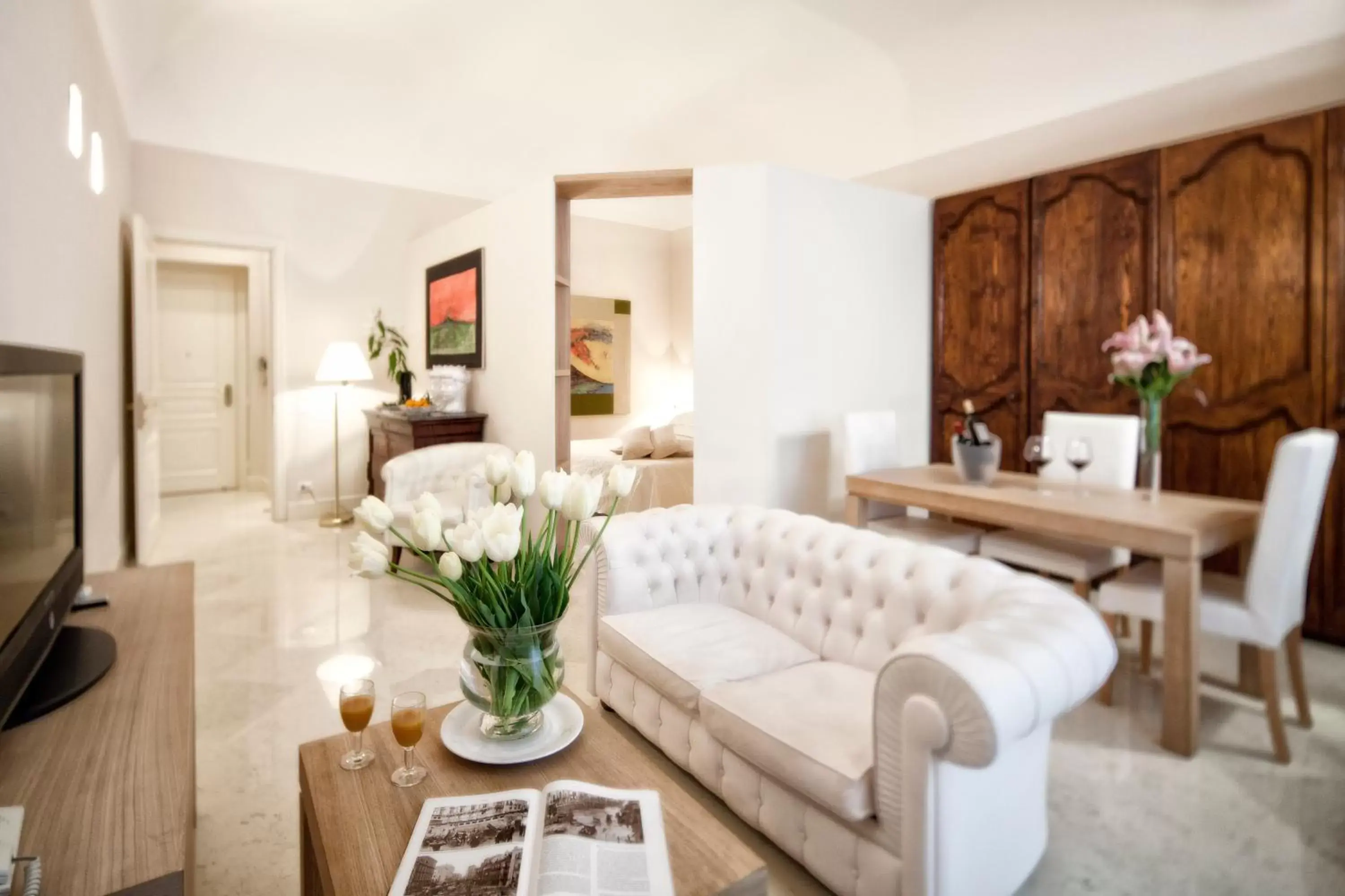 Photo of the whole room, Seating Area in Hotel Palazzo Brunaccini