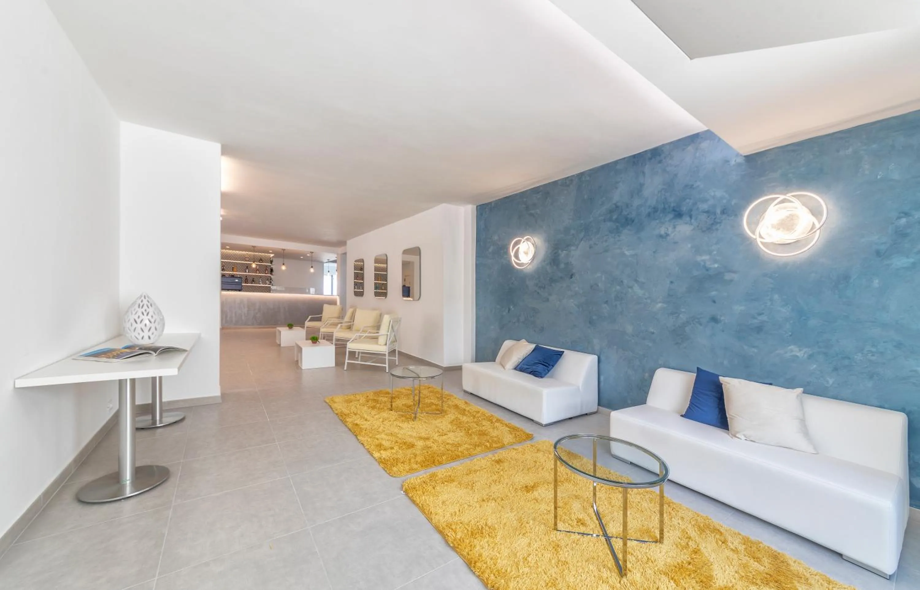 Communal lounge/ TV room in Royal Sunset Hotel