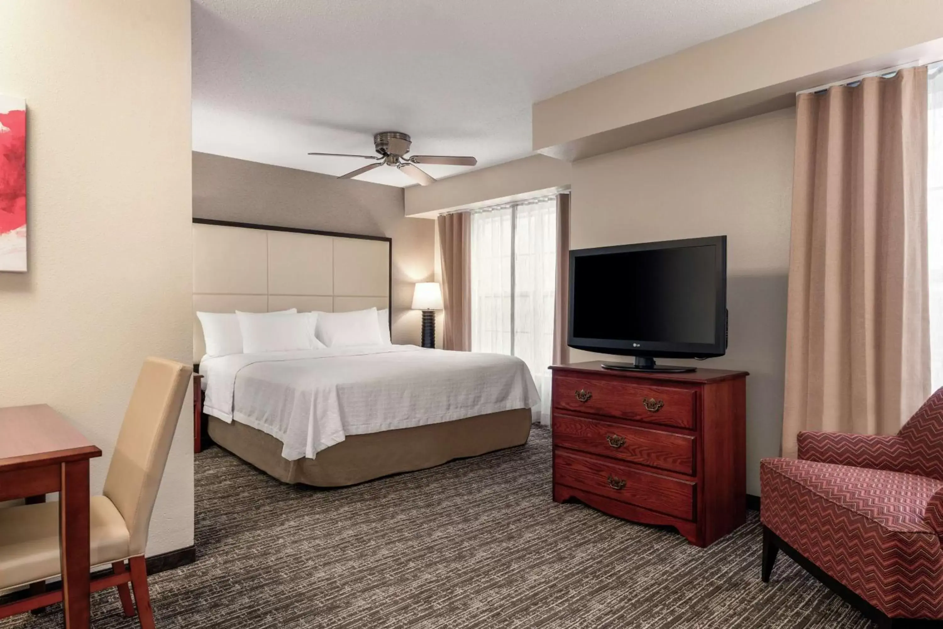 Bedroom, TV/Entertainment Center in Homewood Suites by Hilton Providence-Warwick