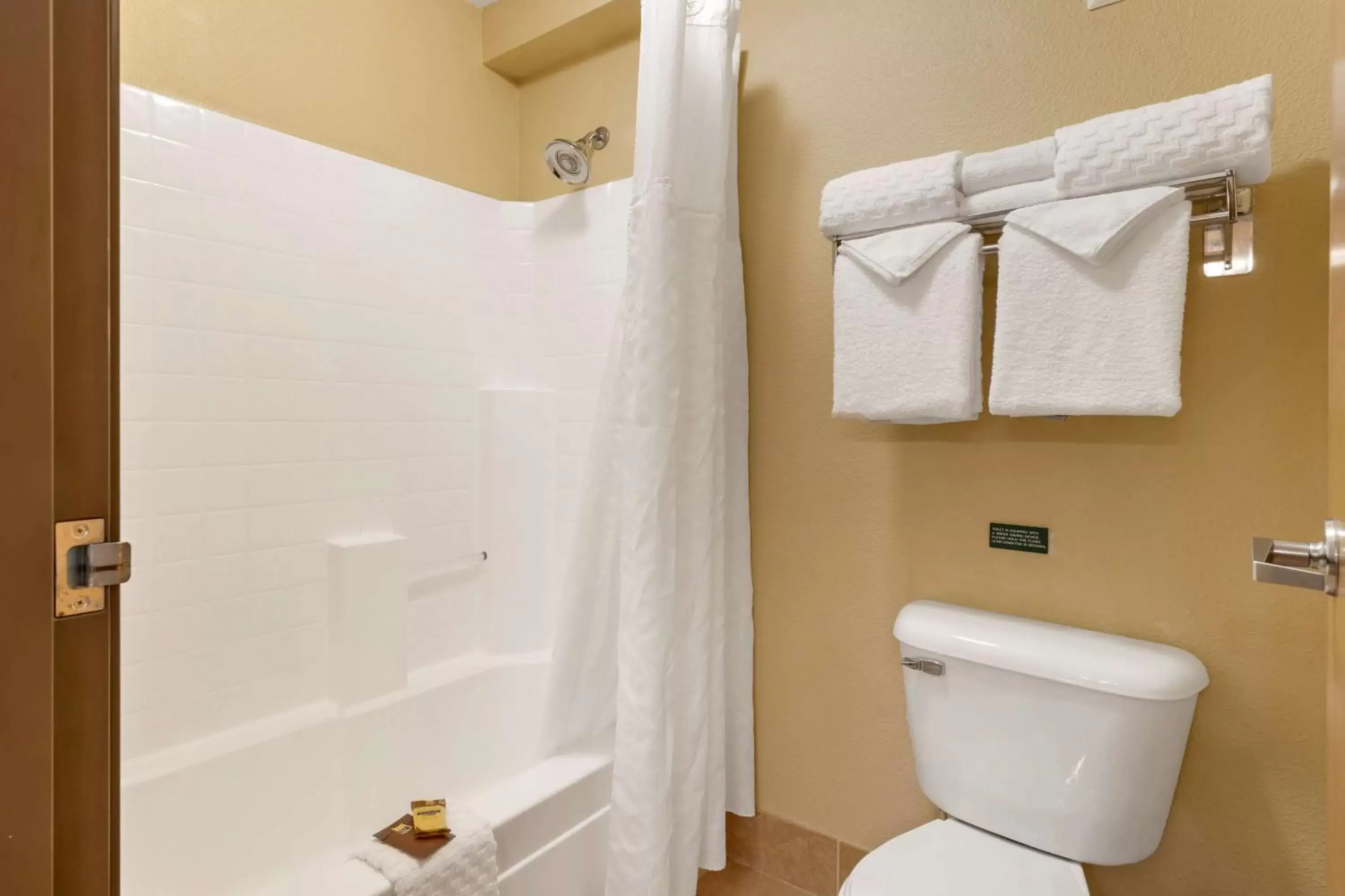 Bathroom in Best Western Plus Columbia River Inn