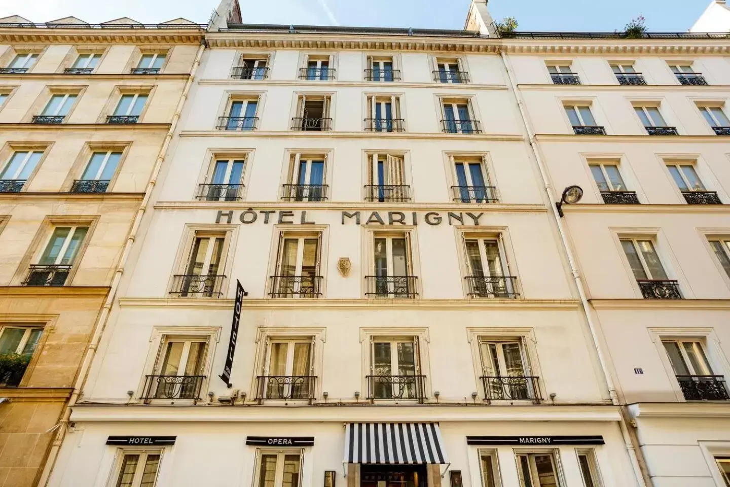 Facade/entrance, Property Building in Hotel Opéra Marigny