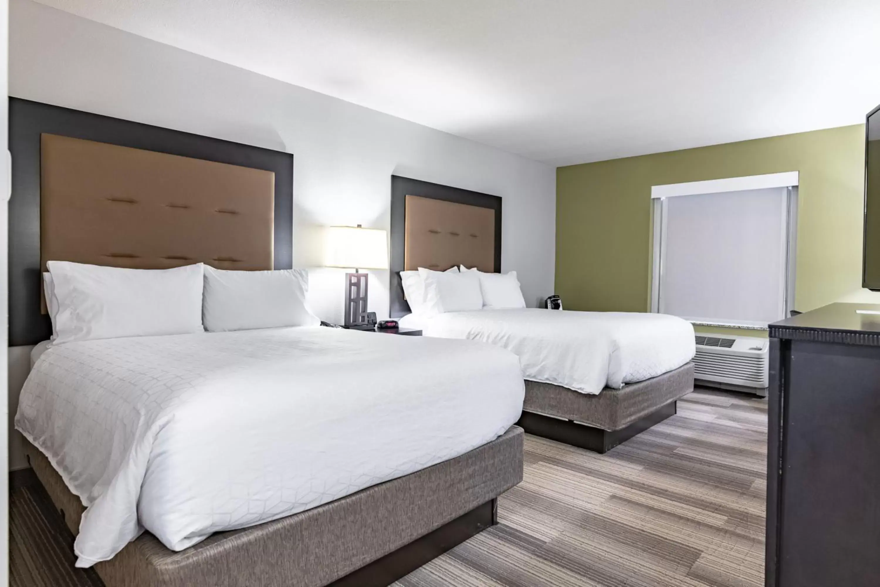 Queen Room with Two Queen Beds in Holiday Inn Express & Suites New Martinsville, an IHG Hotel Queen Room with Two Queen Beds in Holiday Inn Express & Suites New Martinsville, an IHG Hotel