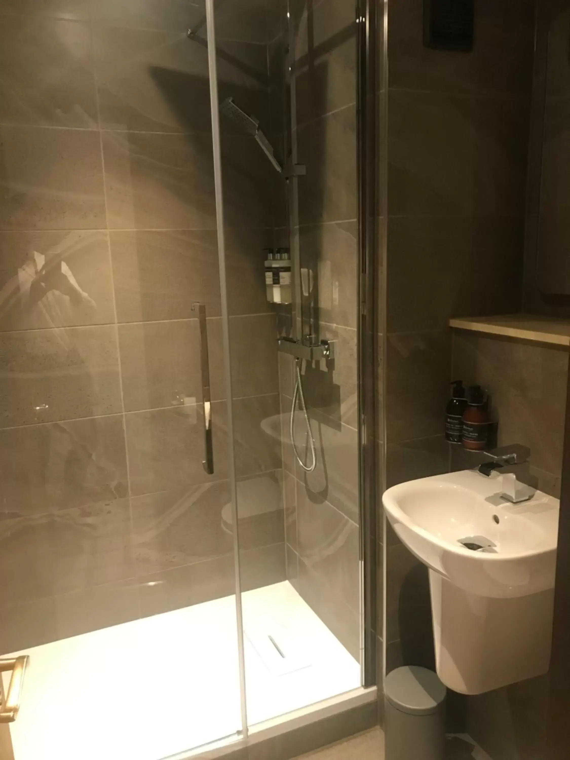 Shower, Bathroom in The Scot