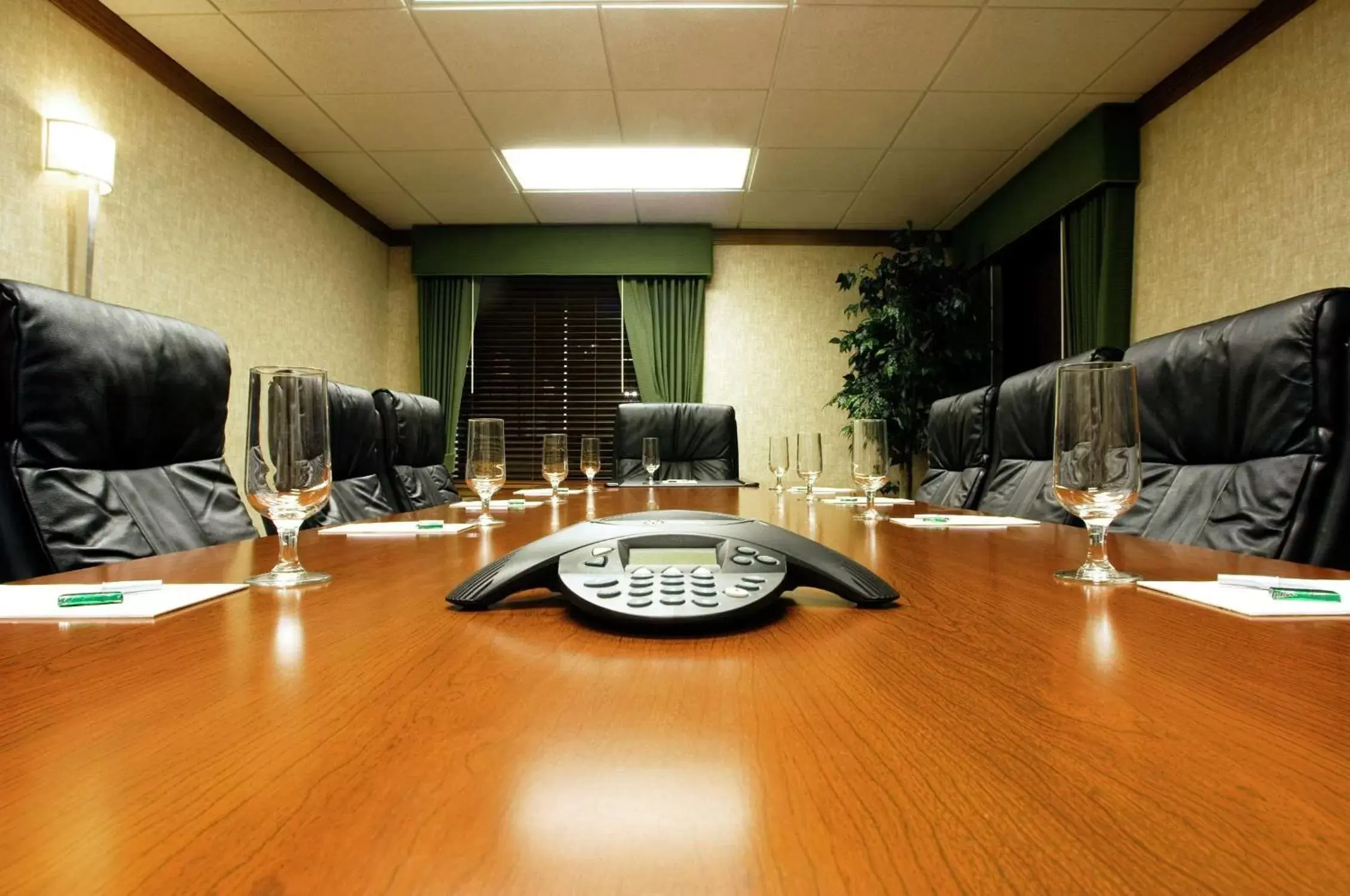 Meeting/conference room in Hampton Inn & Suites Seattle North/Lynnwood
