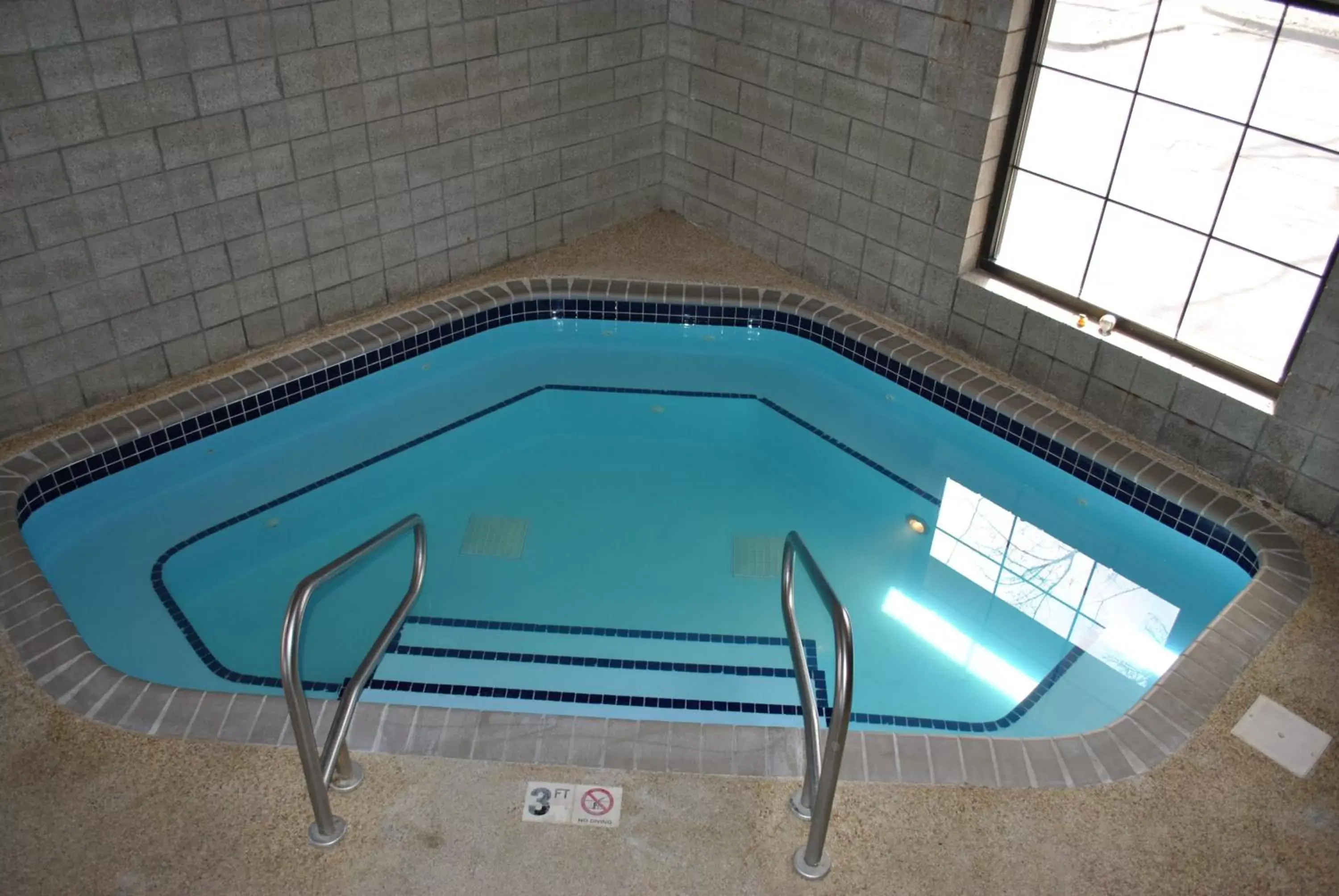 Hot Tub, Swimming Pool in AmericInn by Wyndham Hotel and Suites Long Lake