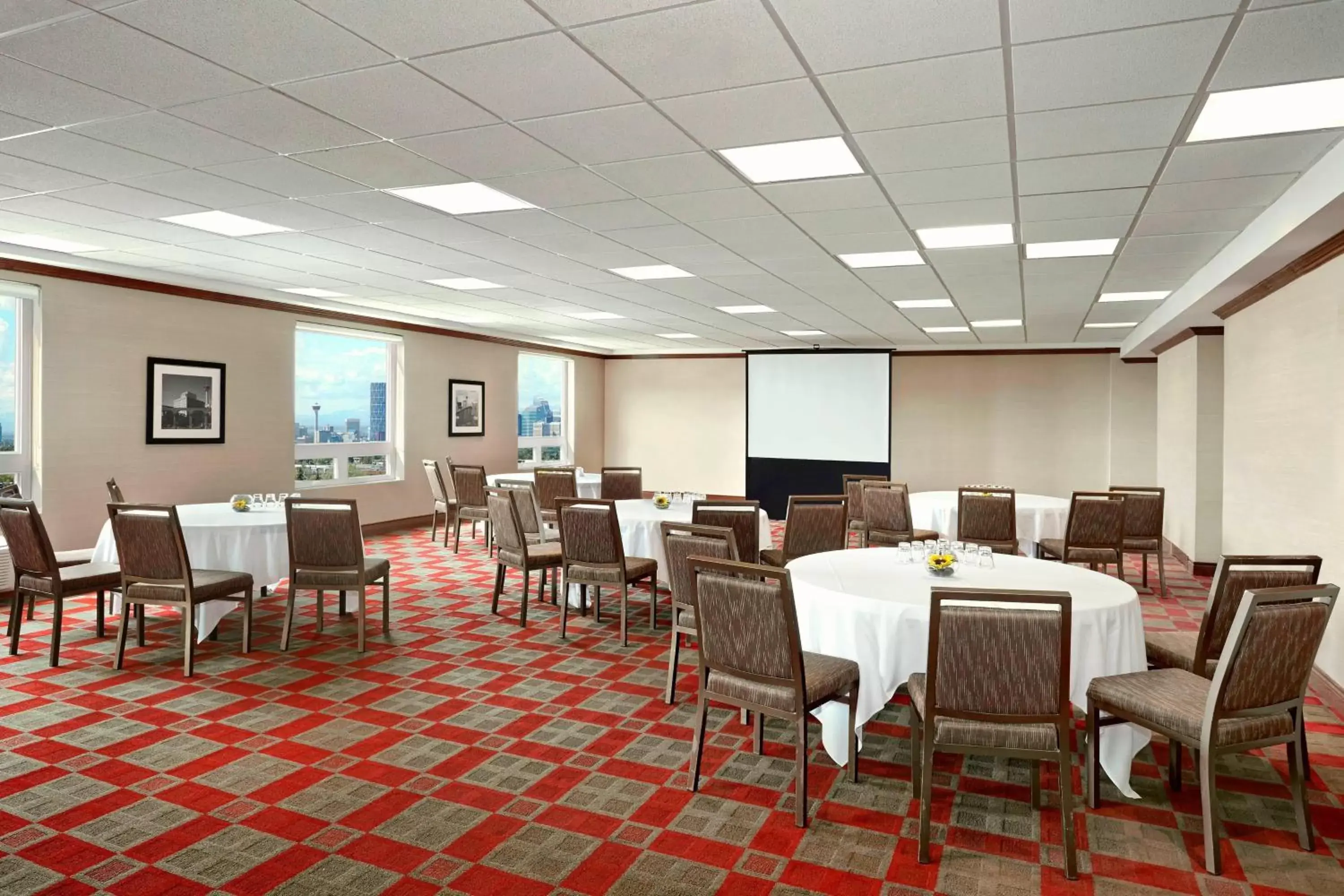 Meeting/conference room in Four Points by Sheraton Calgary Airport