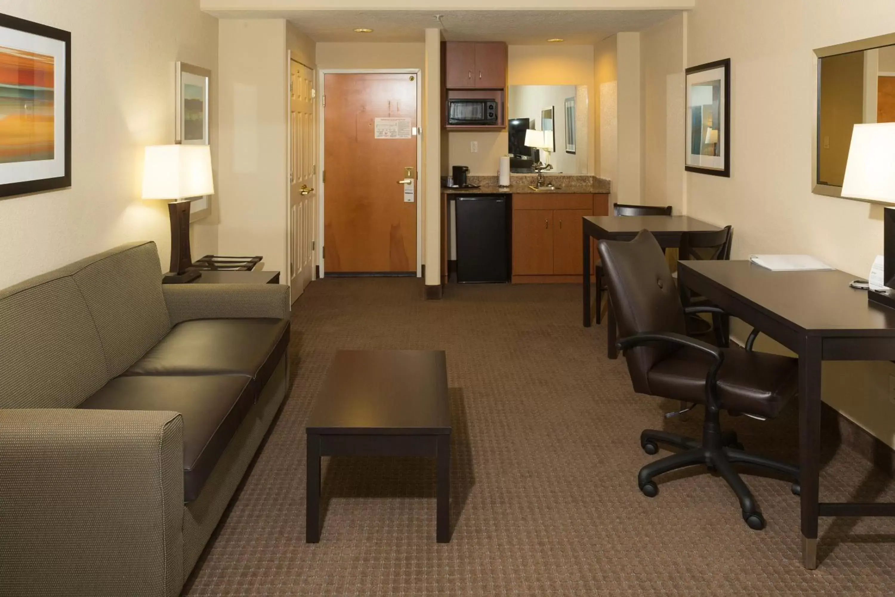 Photo of the whole room, Seating Area in Holiday Inn Express Hotel & Suites Jacksonville Airport, an IHG Hotel