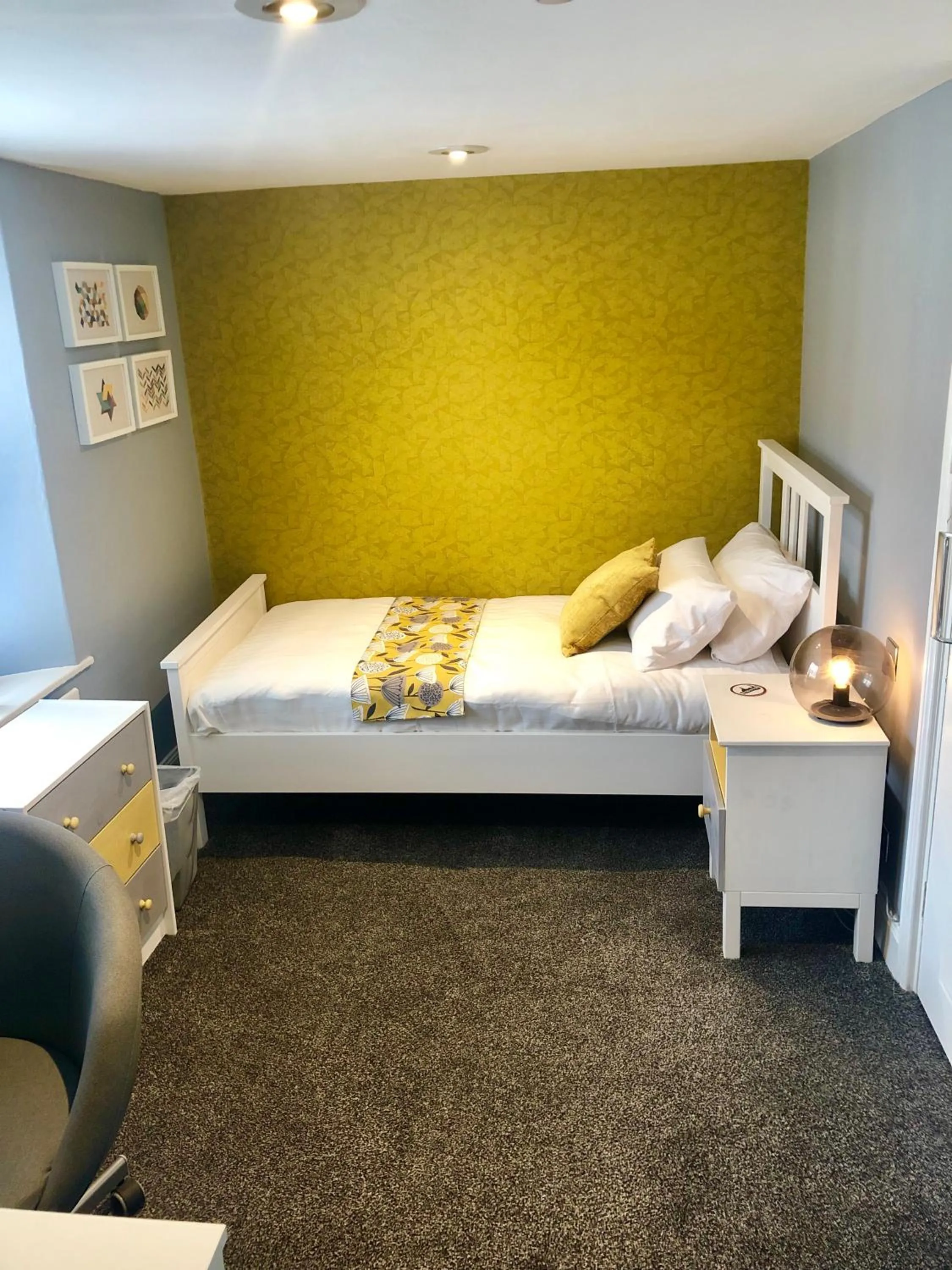 Bedroom, Bed in Hardwick Arms Hotel