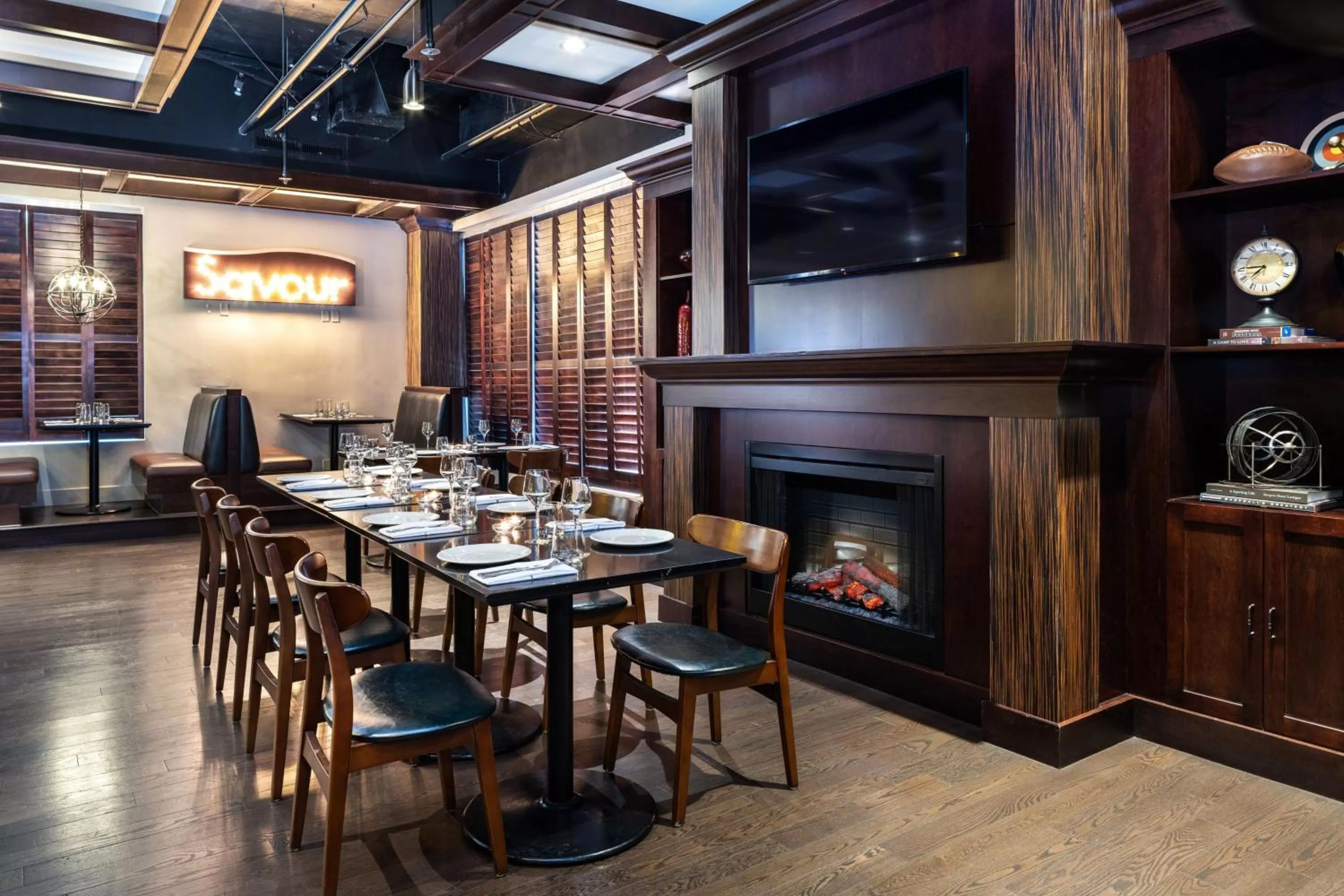 Lounge or bar in Four Points by Sheraton Victoria Gateway