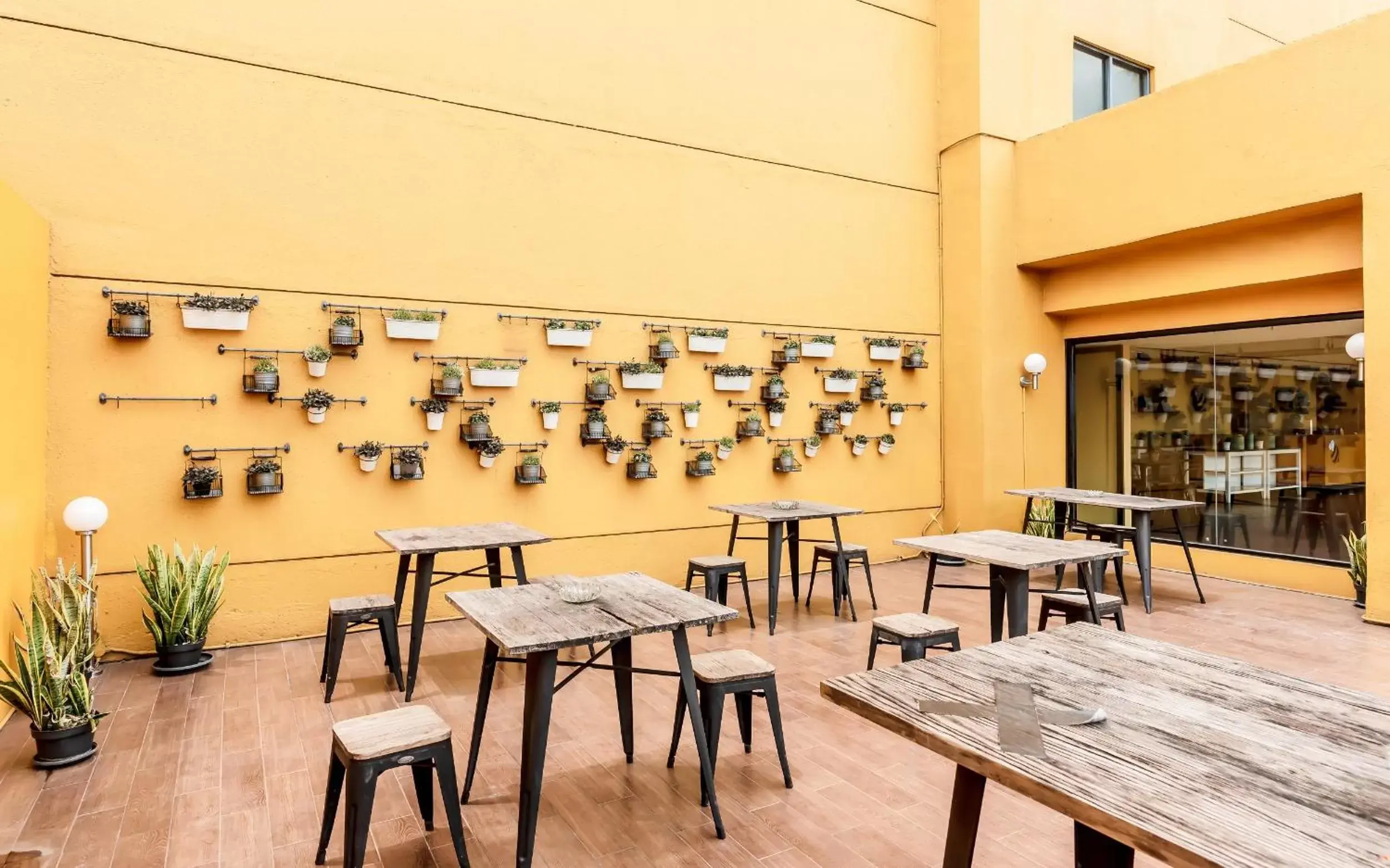 Property building in Yellow Bee Tangerang Property building in Yellow Bee Tangerang