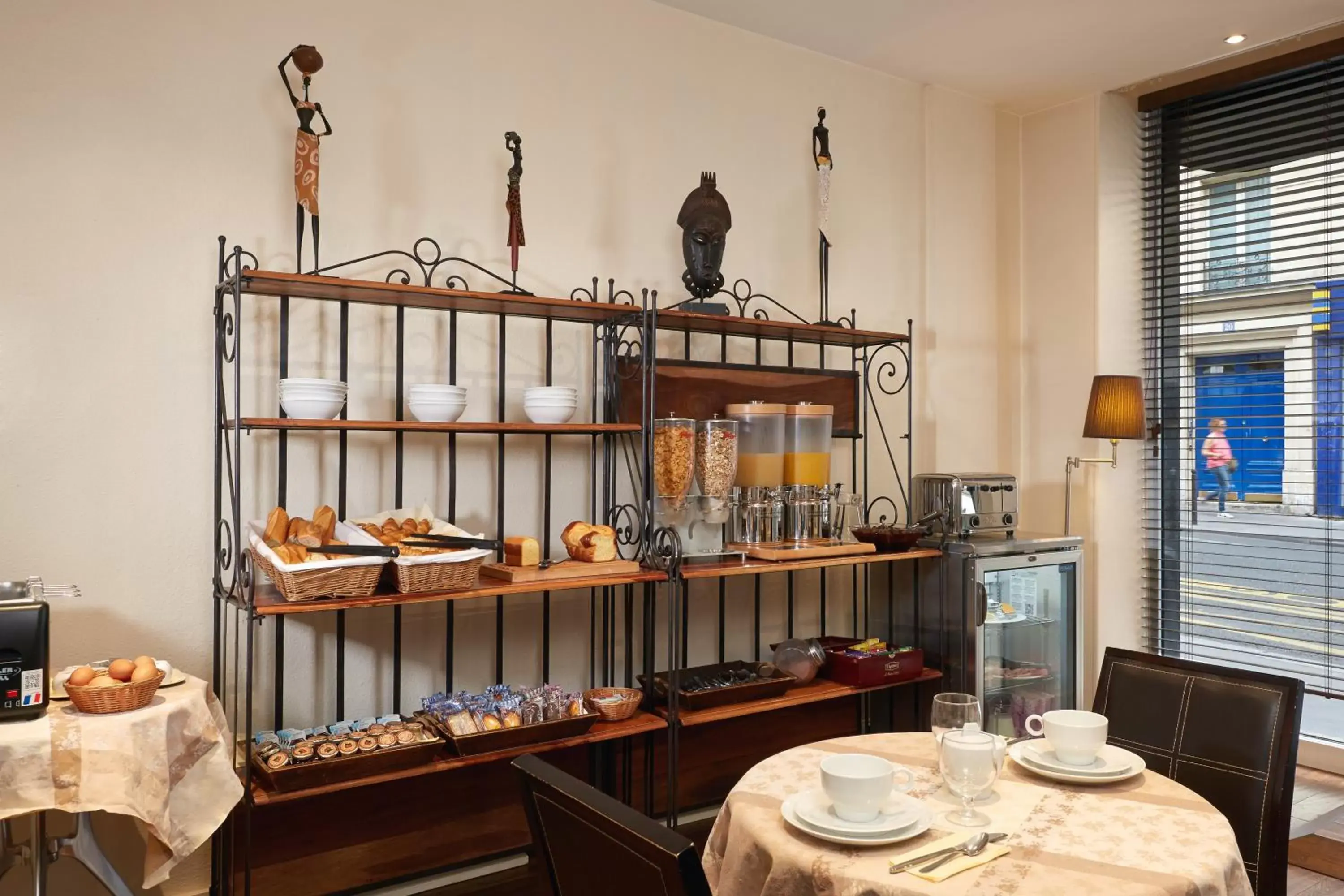 Continental breakfast, Restaurant/Places to Eat in Hotel Antin Saint-Georges