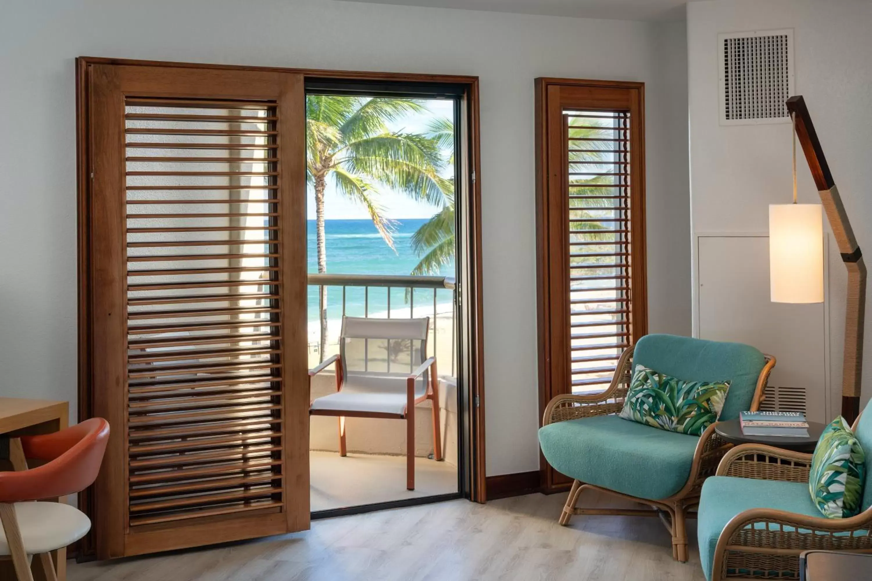 Photo of the whole room, Seating Area in Sheraton Kauai Coconut Beach Resort