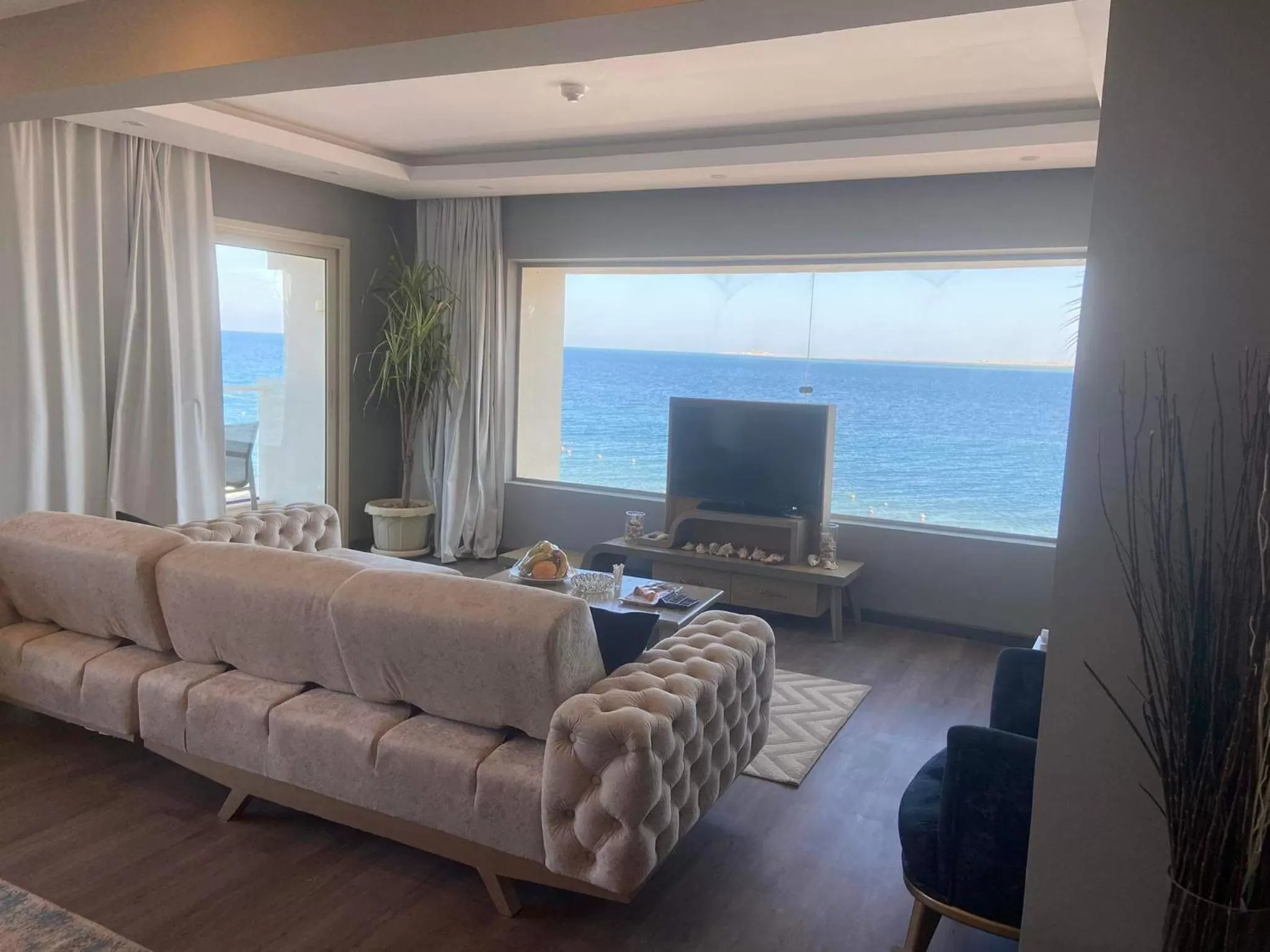 Communal lounge/ TV room in Amarina Abu Soma Resort & Aquapark