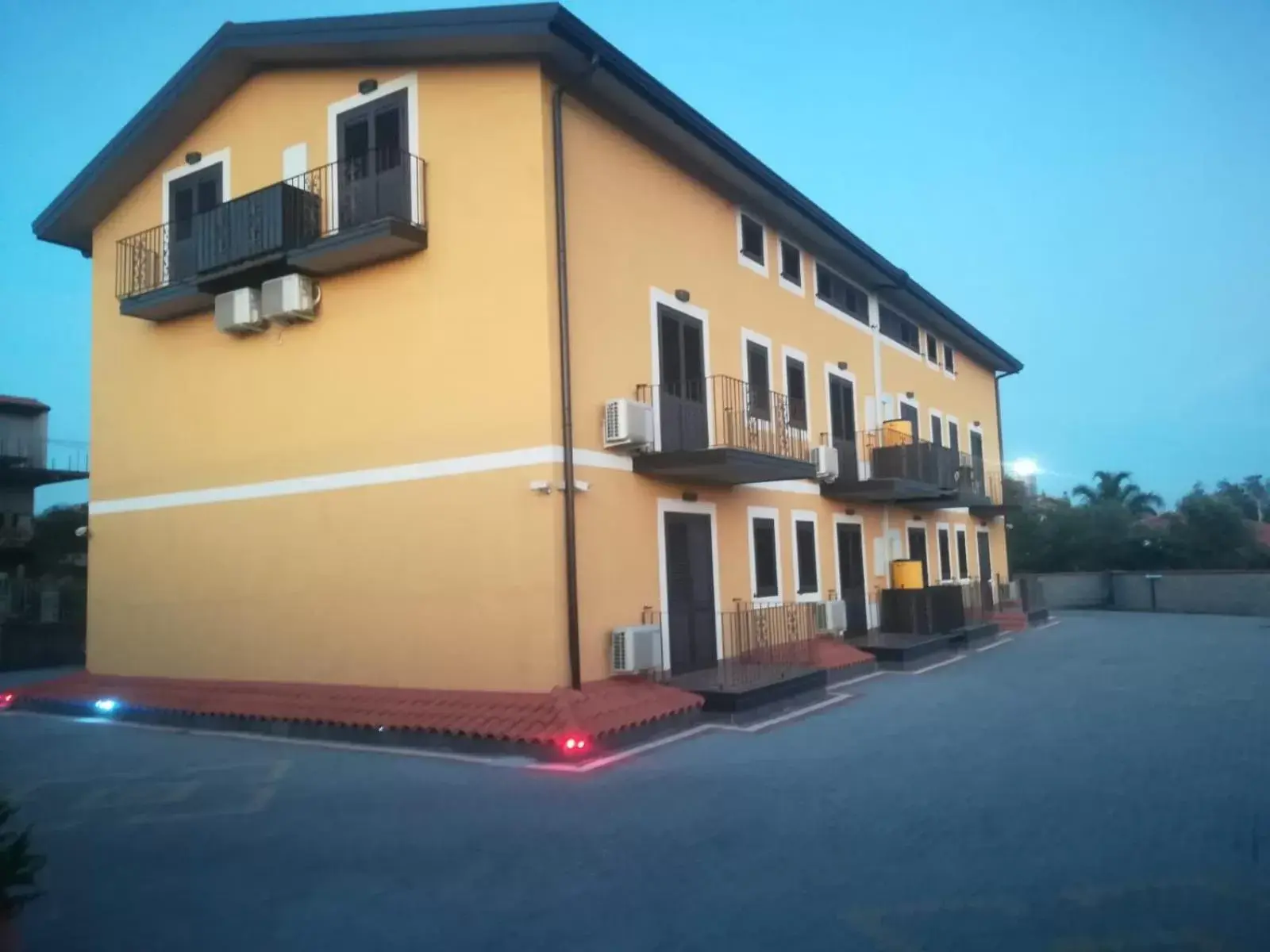 Property Building in I Colori dell'Etna